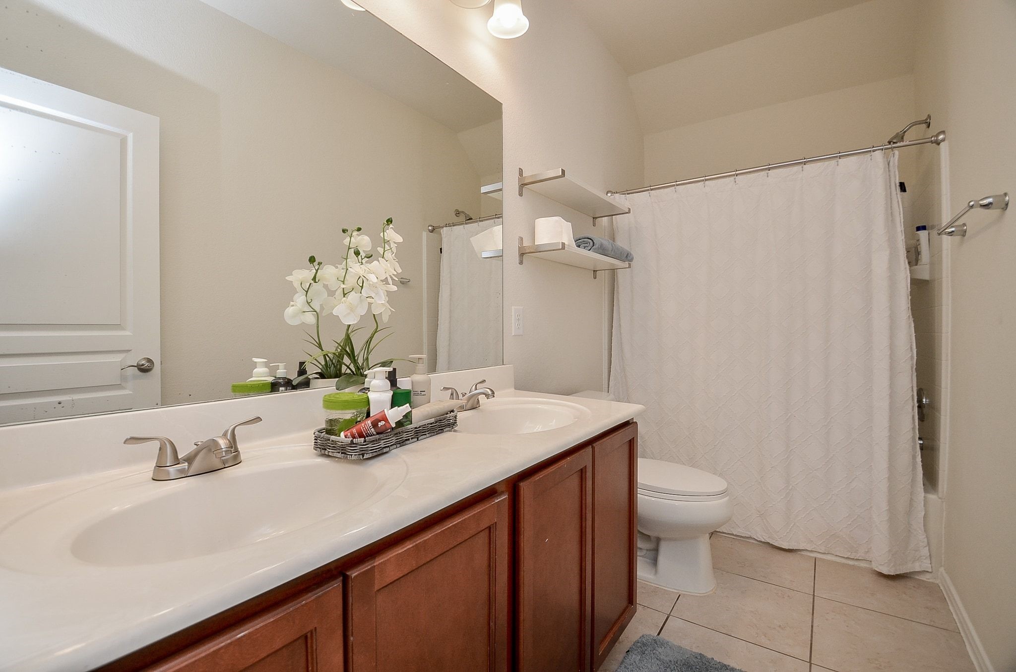 Upstairs bathroom featuring dual sinks and a tub/shower combination.