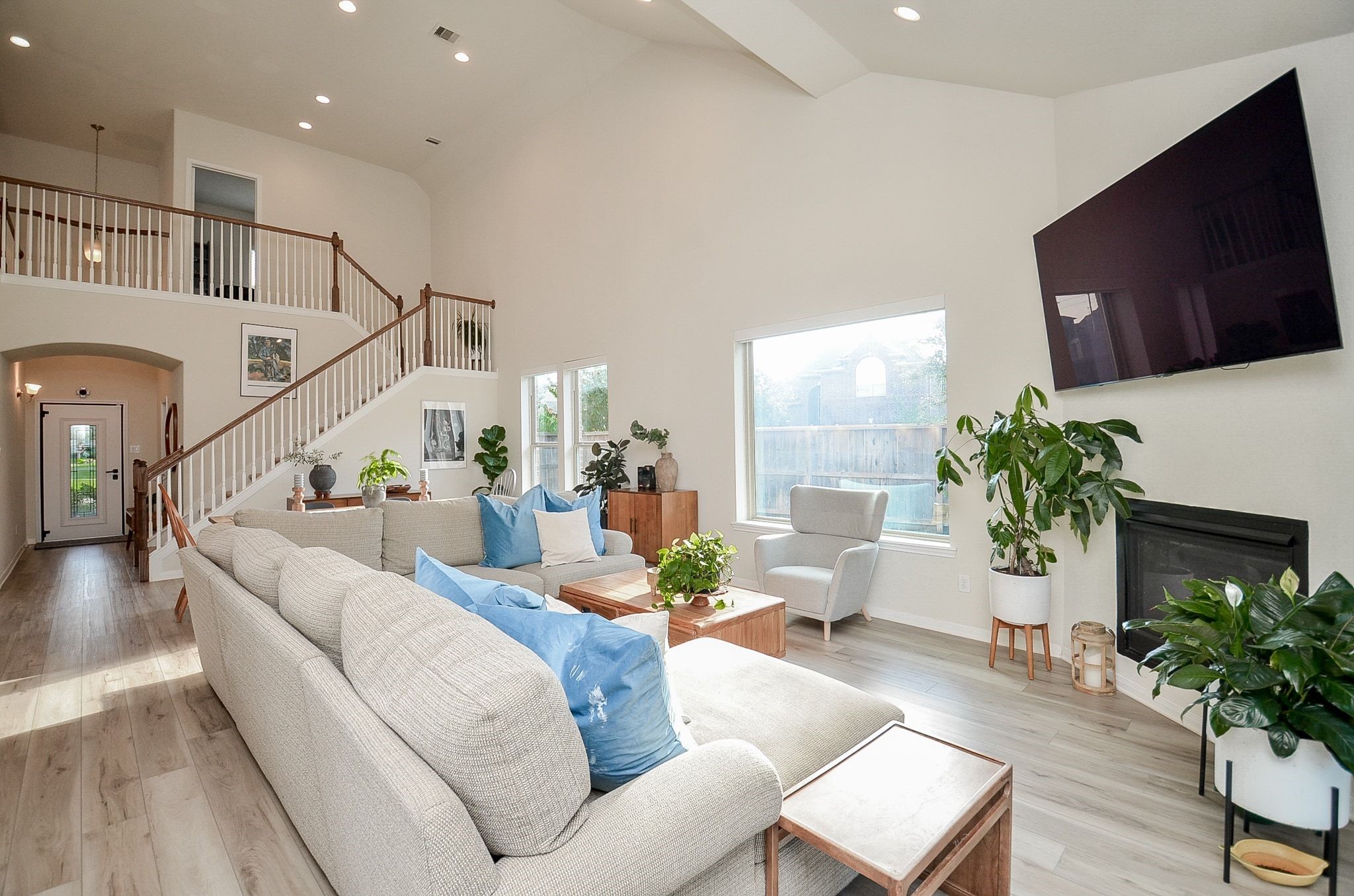 Natural light pours into the spacious living area, ideal for relaxing or entertaining.