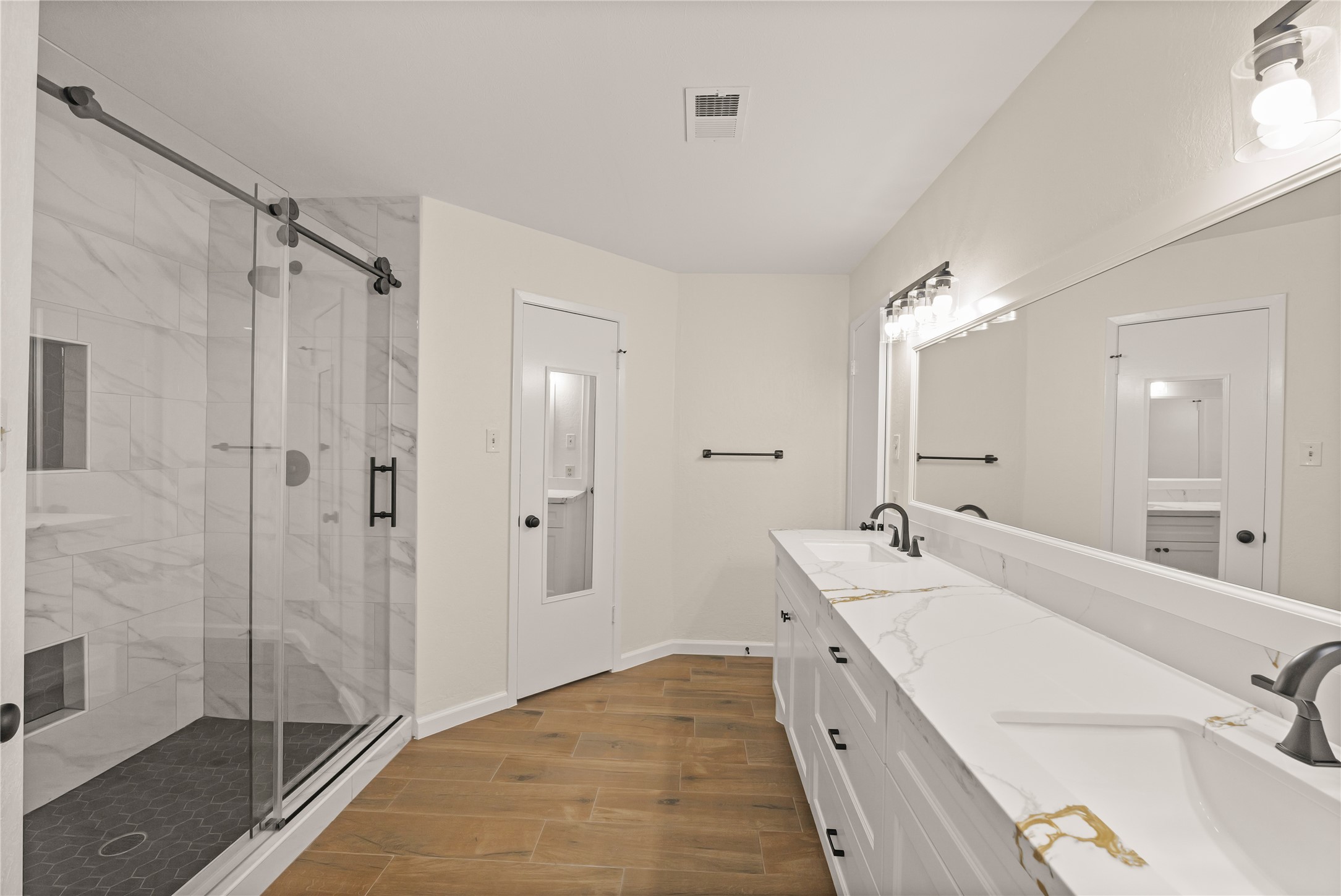 Beautiful en-suite bathroom