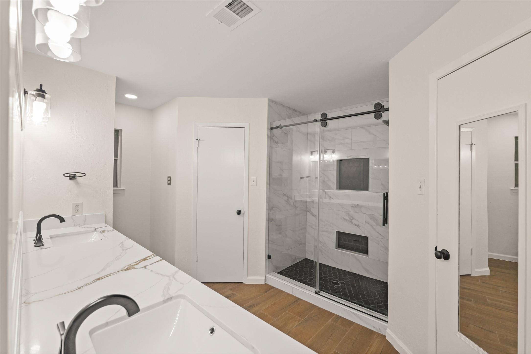 En-suite bathroom with gorgeous shower