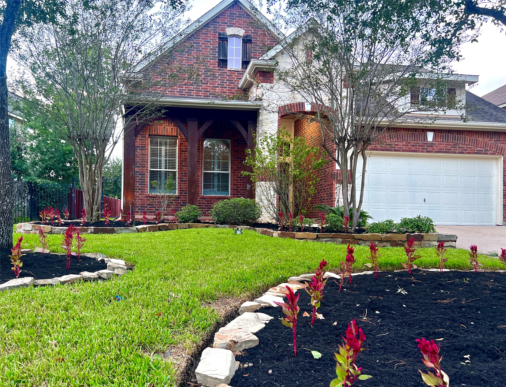 Welcome to your cozy new home in the heart of Creekside just a bike ride away from top schools, over 200 mi of trails and all the amenities The Woodlands has to offer. Resort style living and nearly maintenance-free Welcome to your cozy new home in the heart of Creekside just a bike ride away from top schools, over 200 mi of trails and all the amenities The Woodlands has to offer. Resort style living and nearly maintenance-free