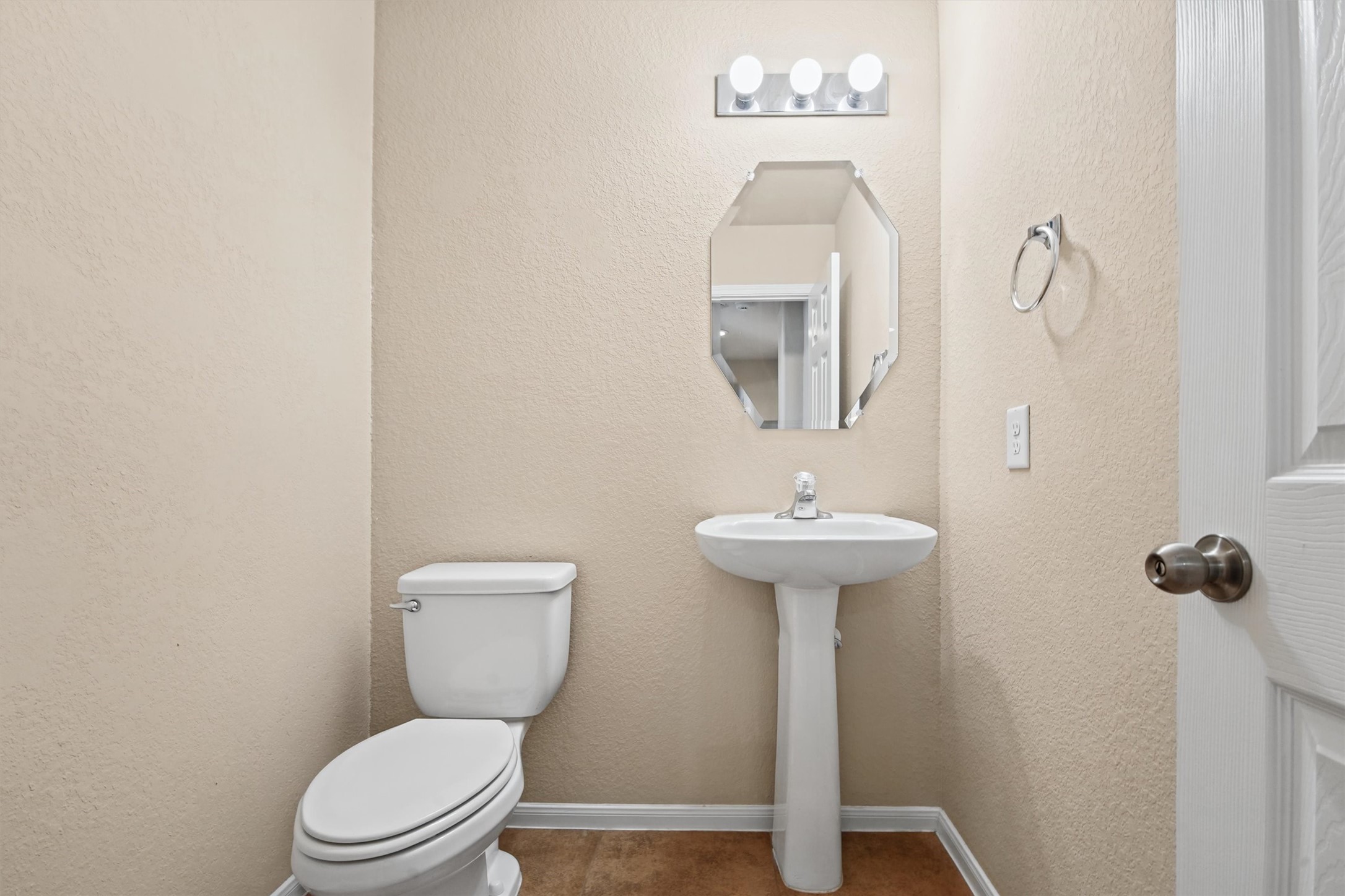 1/2 Bath