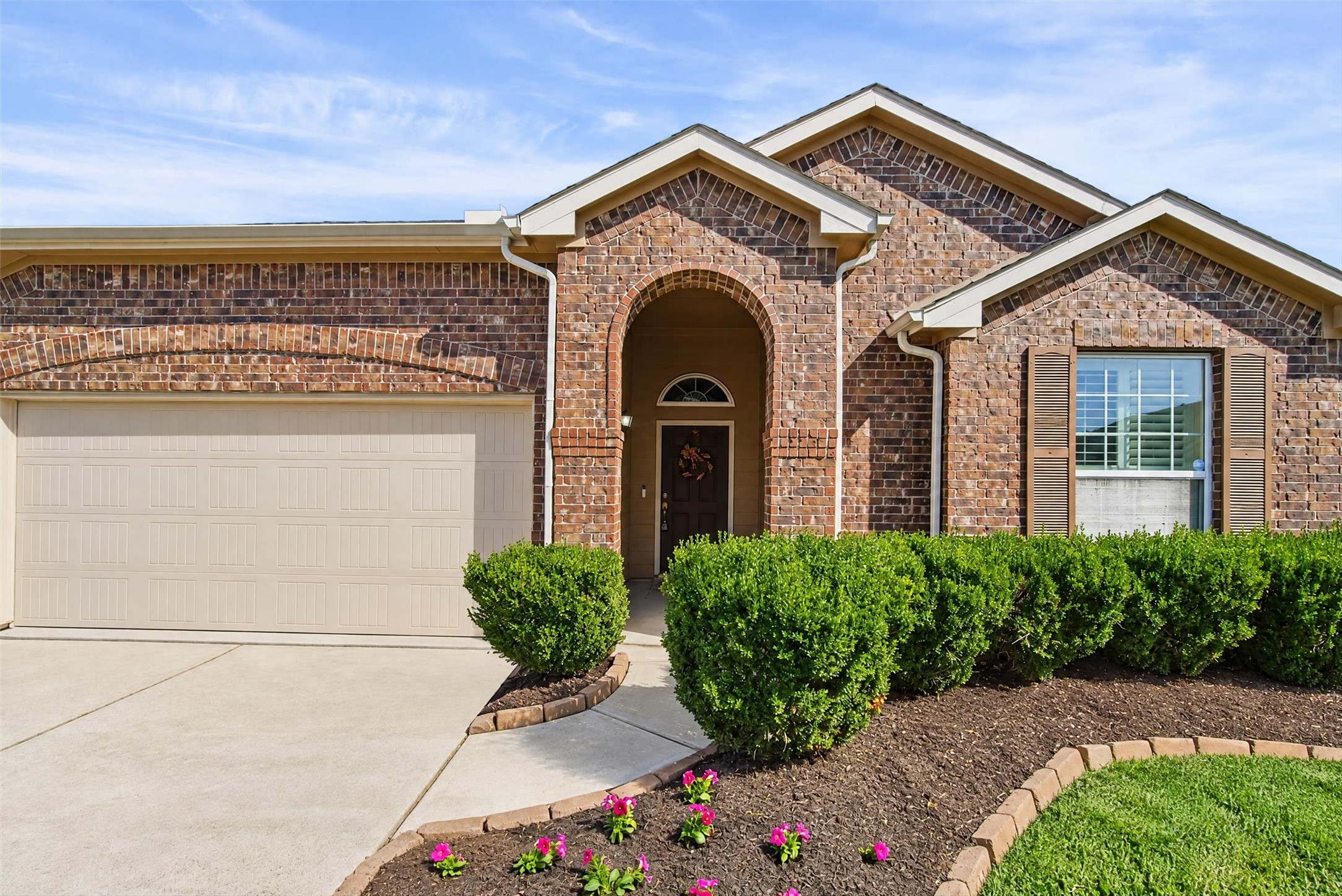 New mulch and simple landscape upkeeping make this home inviting and move-in ready!