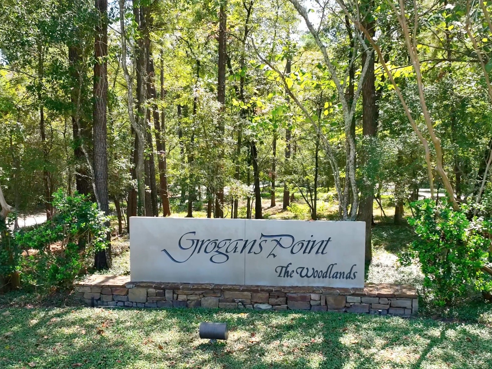Welcome to the estate neighborhood of Grogan's Point!