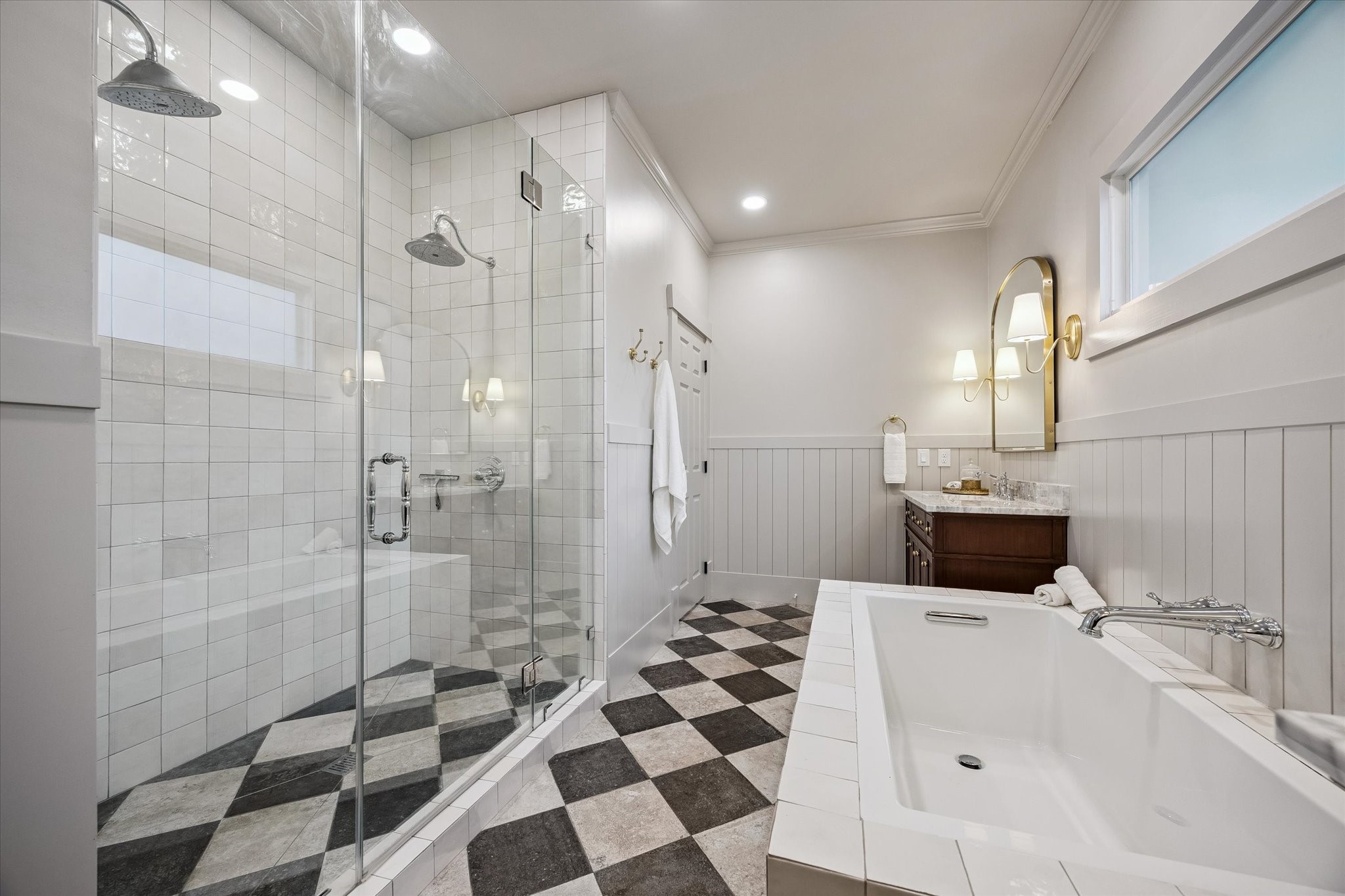 Amazing primary bath features dual shower head walk in shower; soaking tub; designer lighting; and dual vanities! Amazing primary bath features dual shower head walk in shower; soaking tub; designer lighting; and dual vanities!