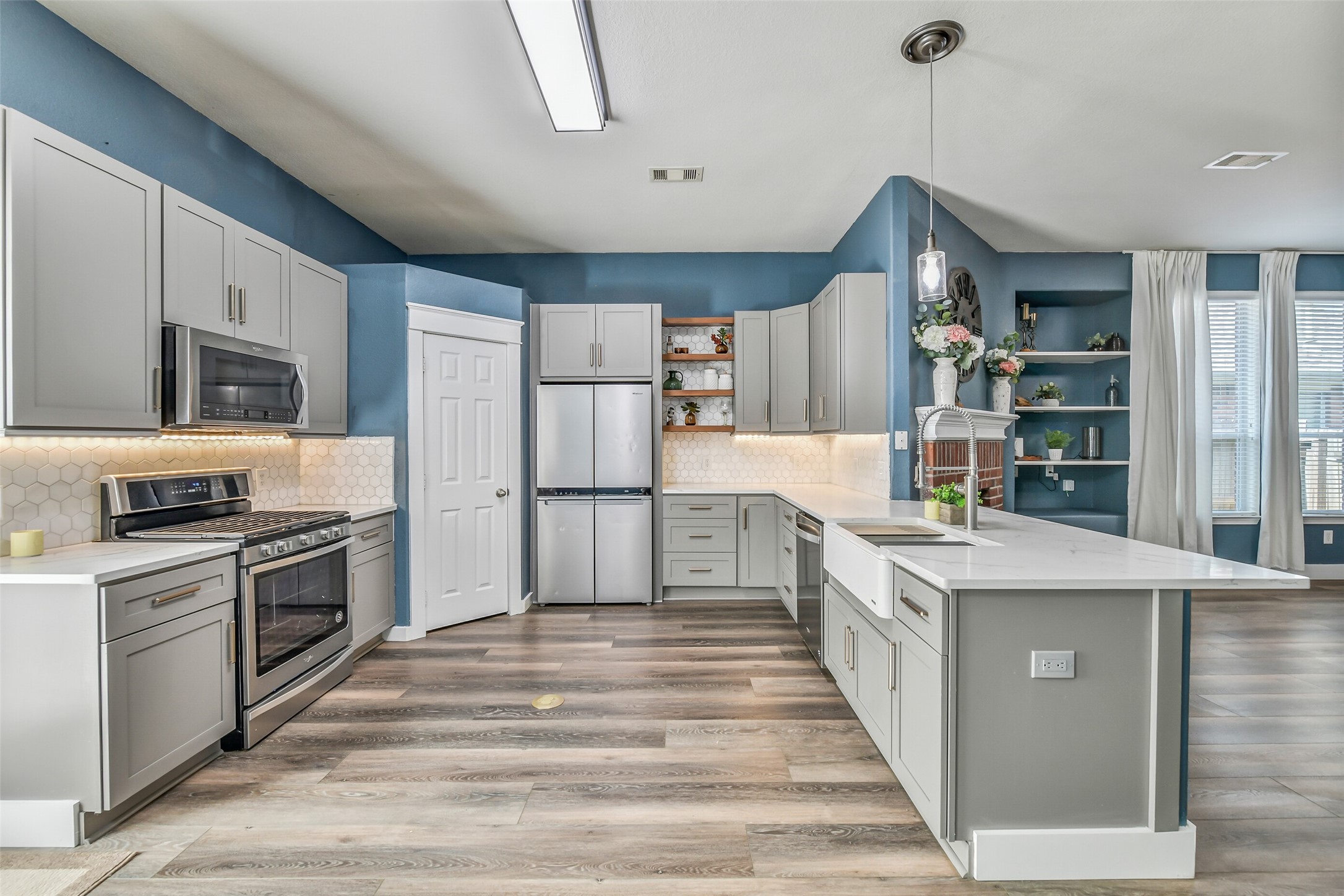 994 Jefferson Street, Alvin, TX 77511