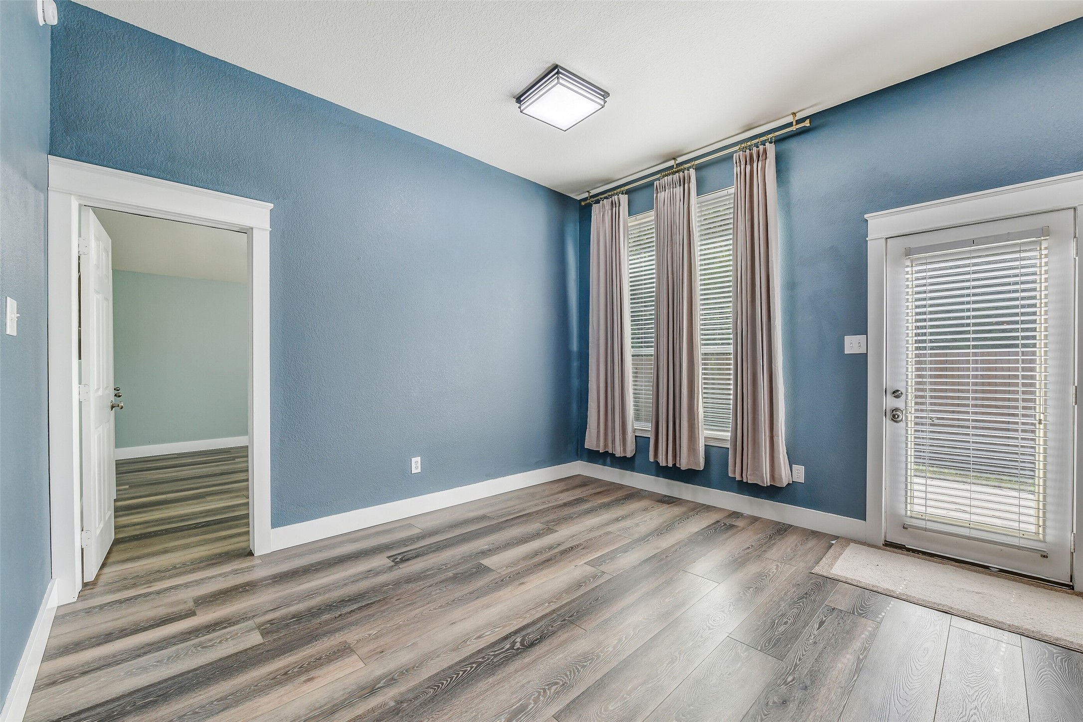 994 Jefferson Street, Alvin, TX 77511