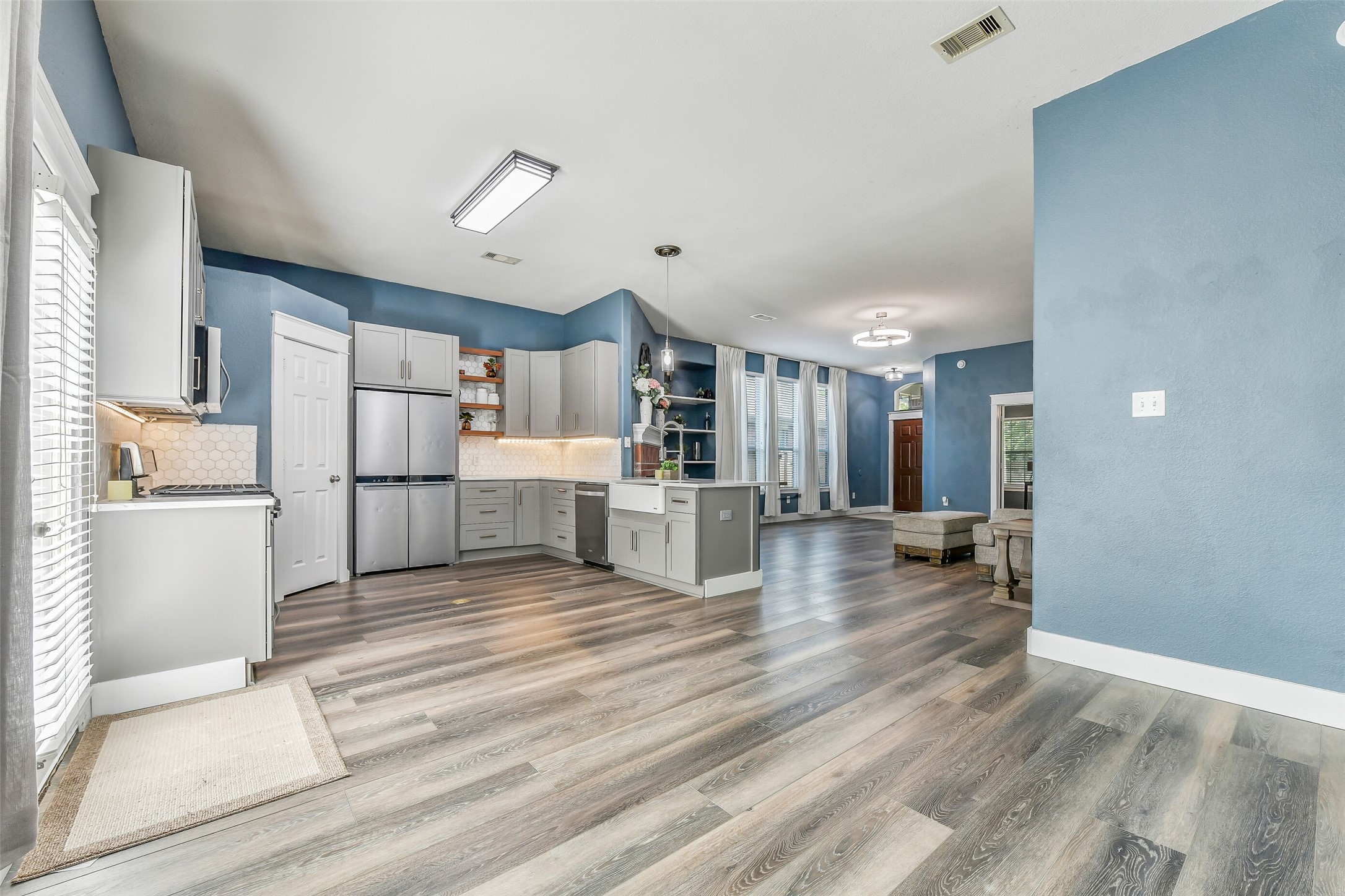 994 Jefferson Street, Alvin, TX 77511