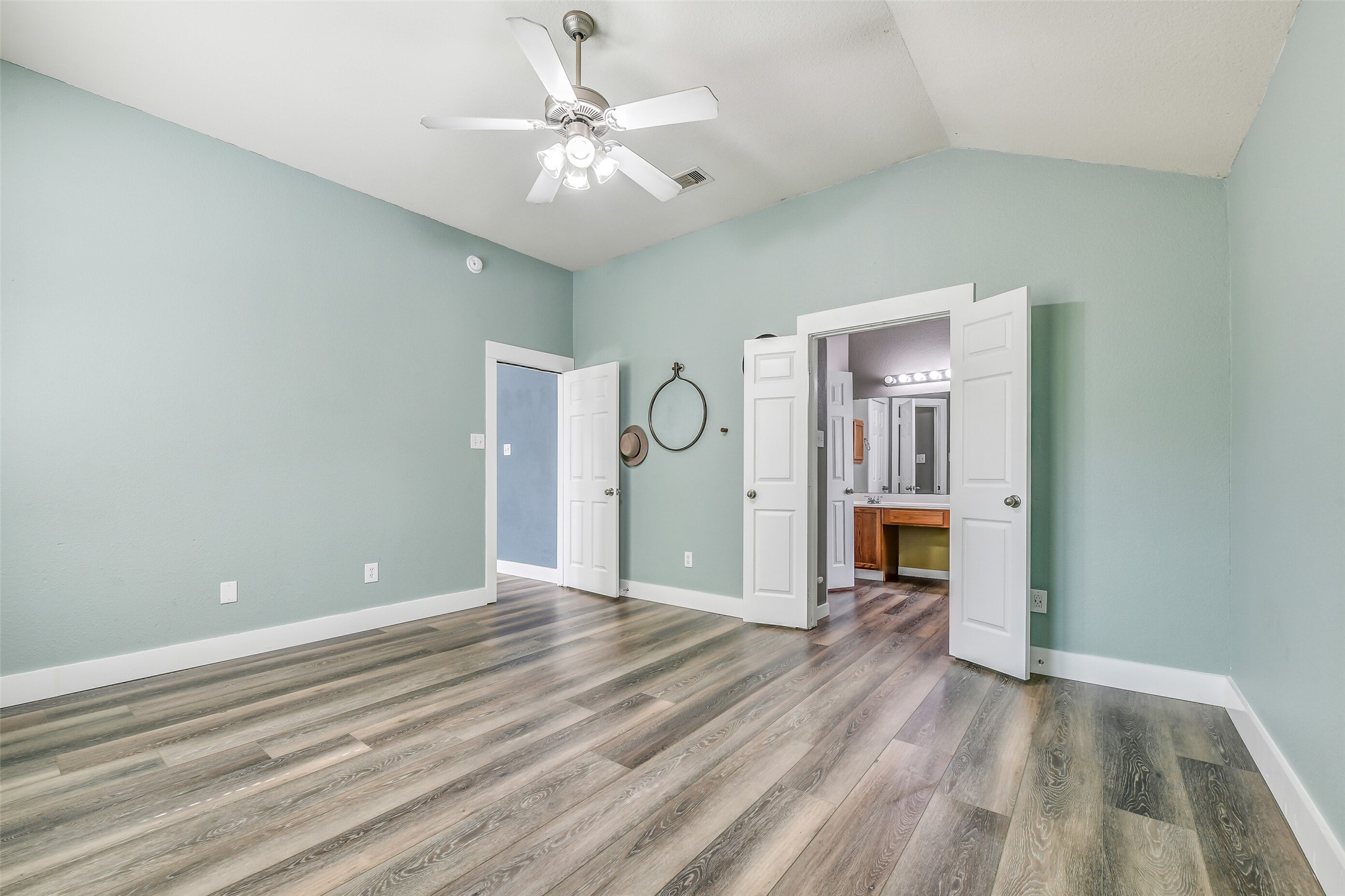 994 Jefferson Street, Alvin, TX 77511