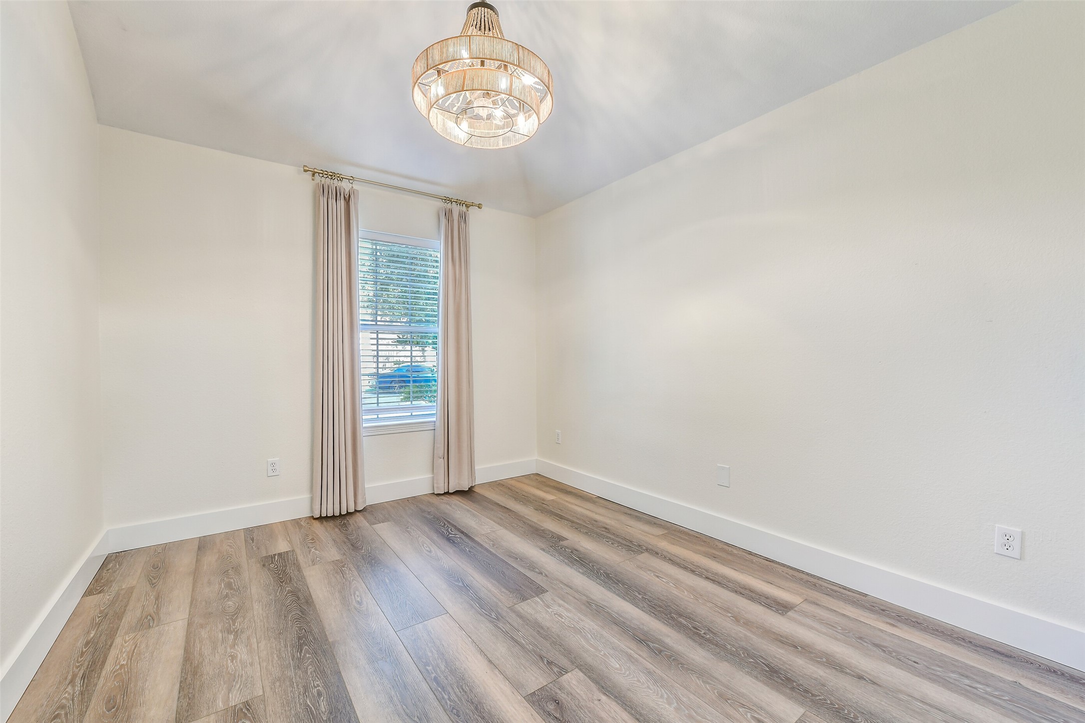 994 Jefferson Street, Alvin, TX 77511