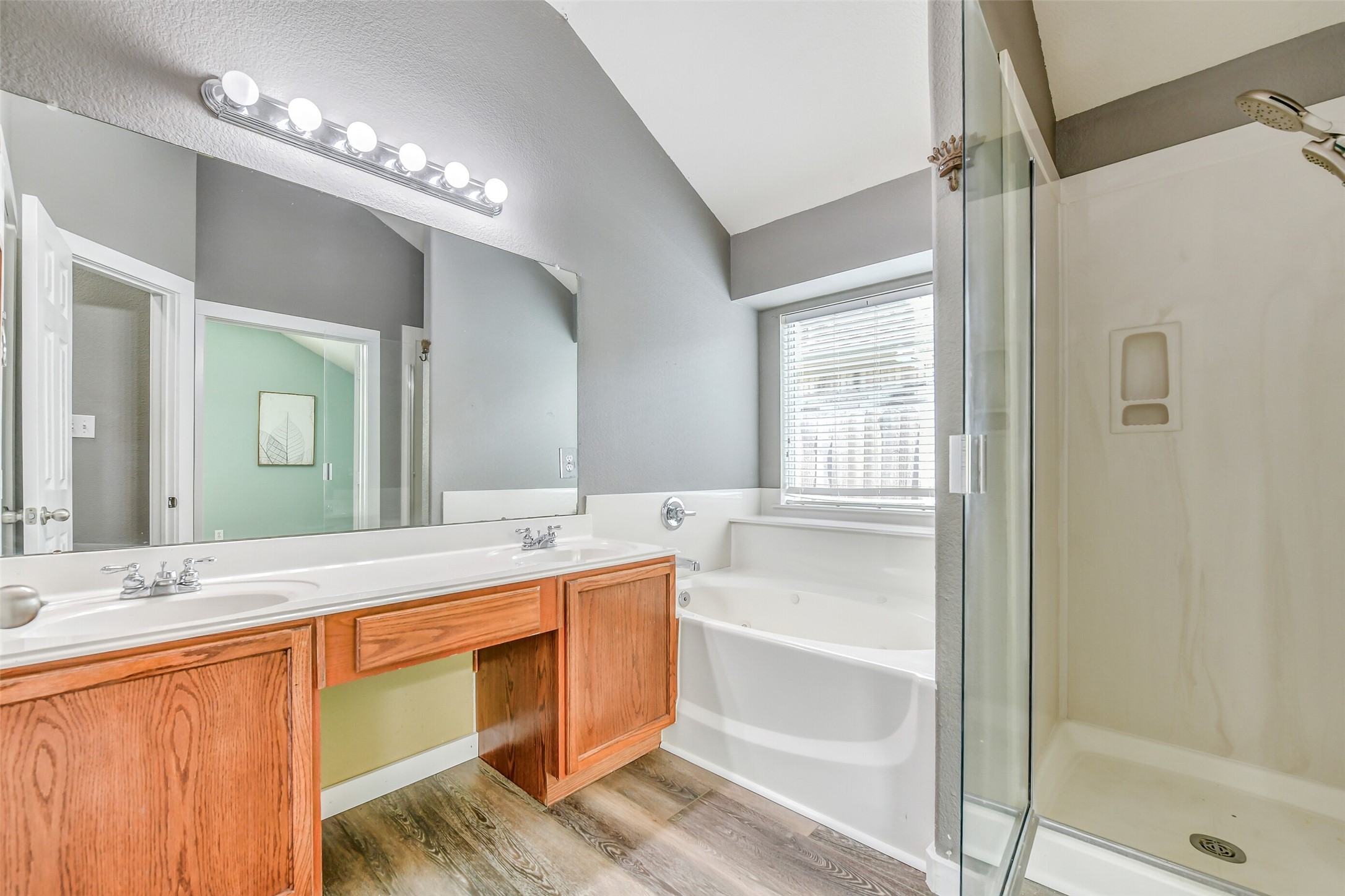 994 Jefferson Street, Alvin, TX 77511