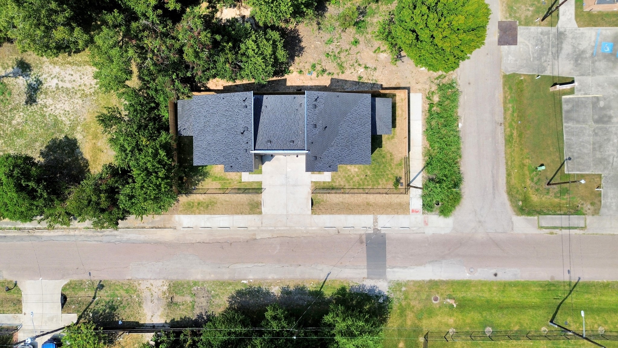 6131 Bacher Street, Houston, TX 77028 6131 Bacher Street, Houston, TX 77028