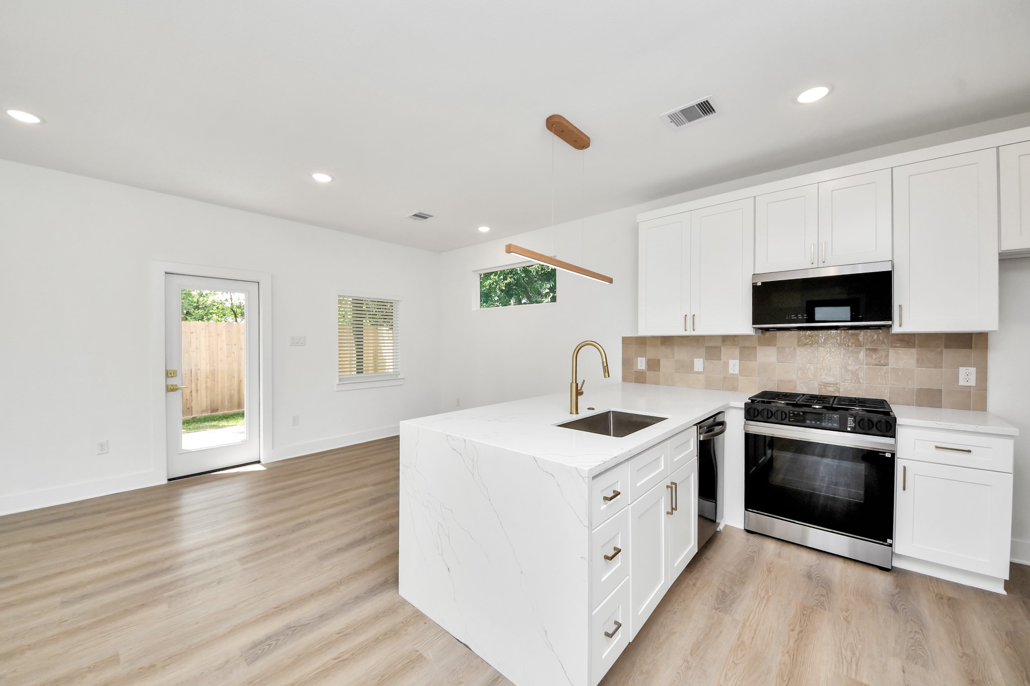 6131 Bacher Street, Houston, TX 77028