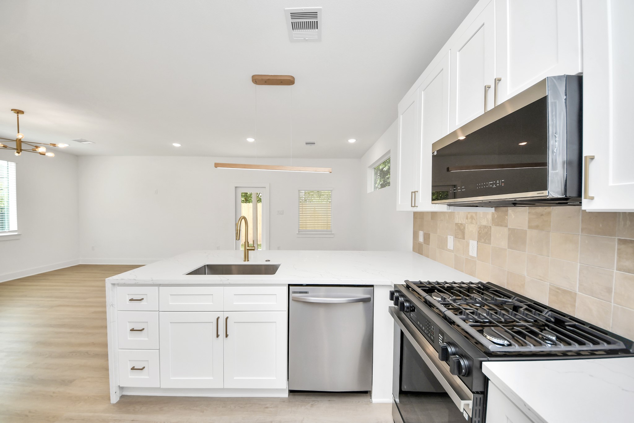 6131 Bacher Street, Houston, TX 77028