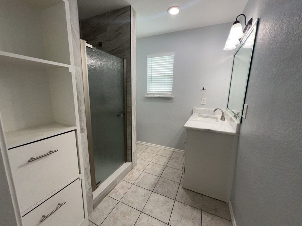 19096 County Road 669f, Alvin, TX 77511