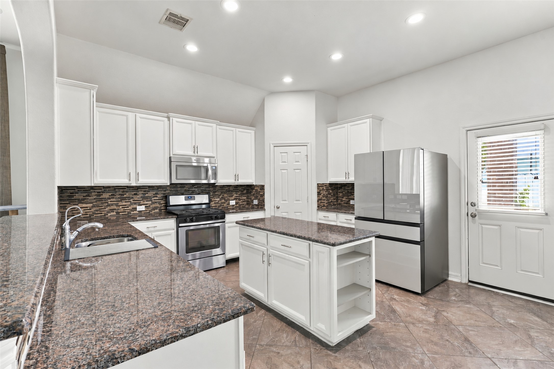 326 Lake Rim Drive, Rosenberg, TX 77469