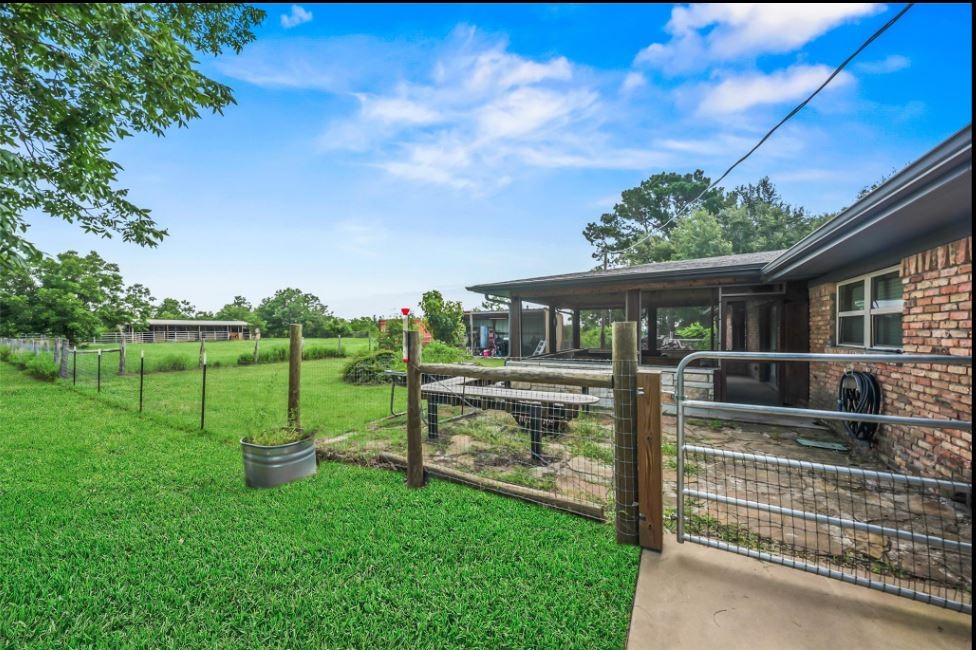 34366 Owens Road, Hempstead, TX 77445