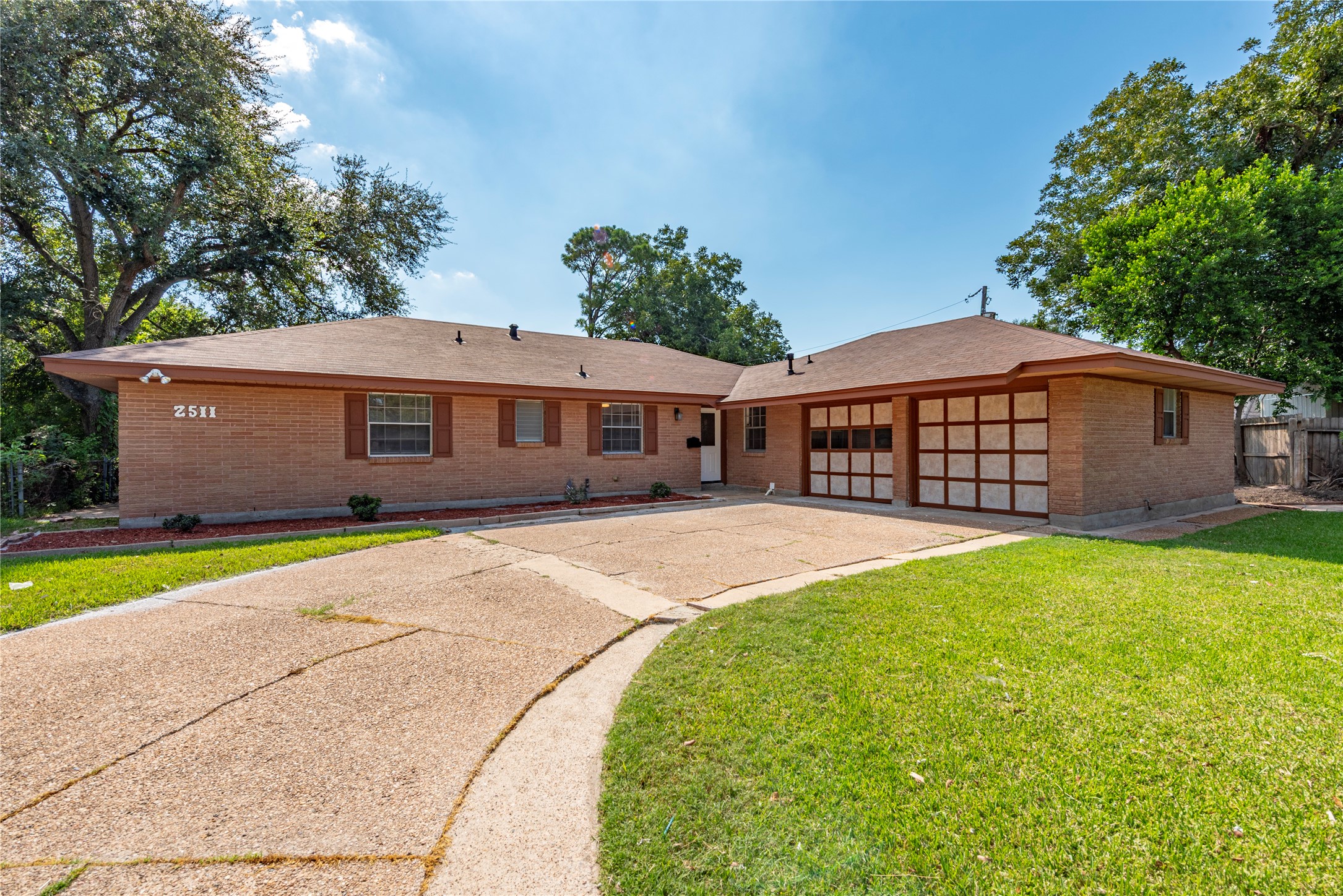 2511 Meadow Ln 2511 Meadow Ln