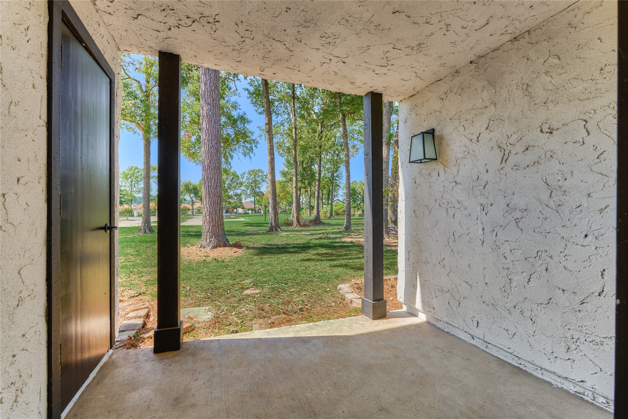 100 La Costa Drive, Montgomery, TX 77356
