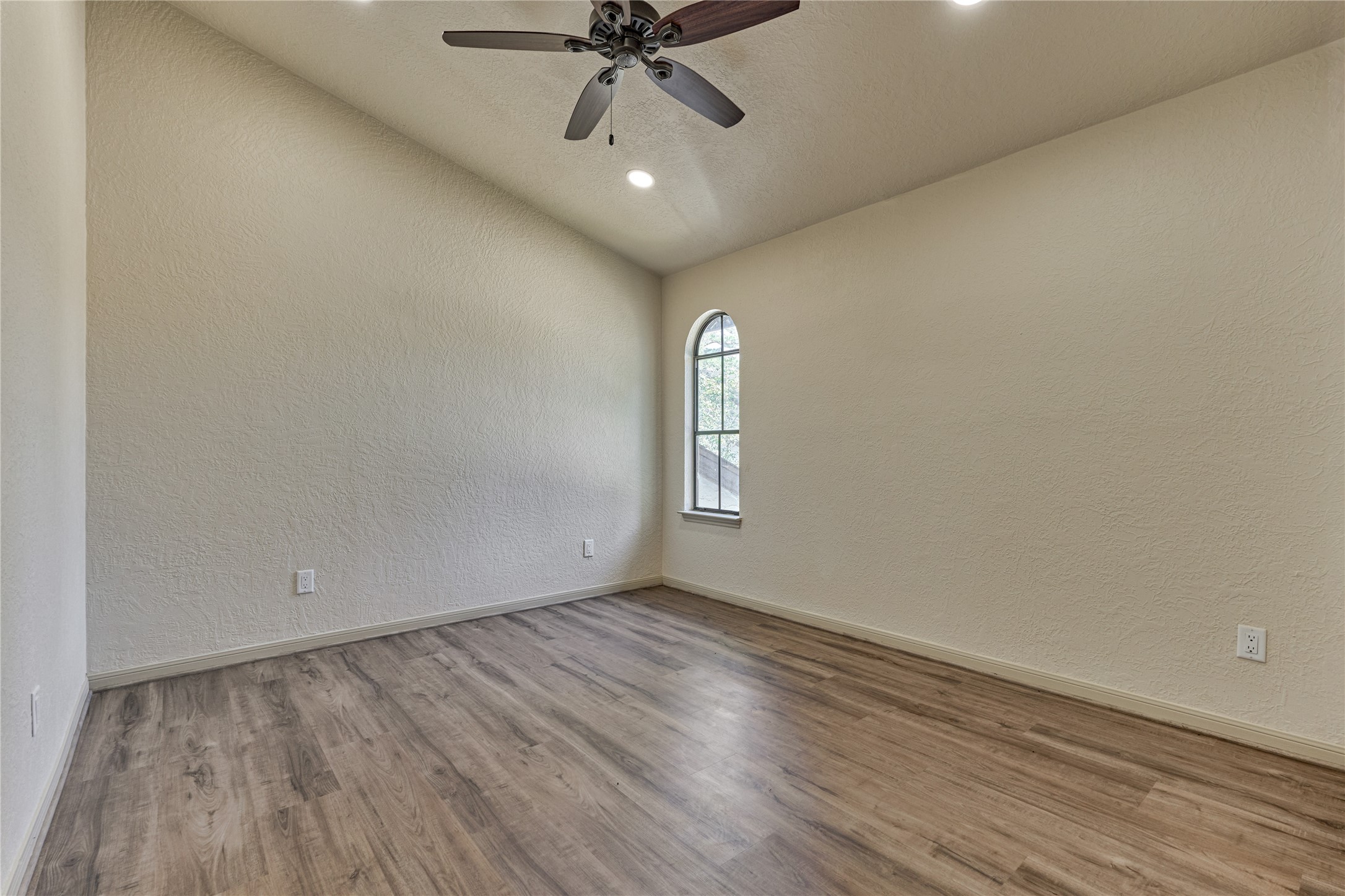 100 La Costa Drive, Montgomery, TX 77356