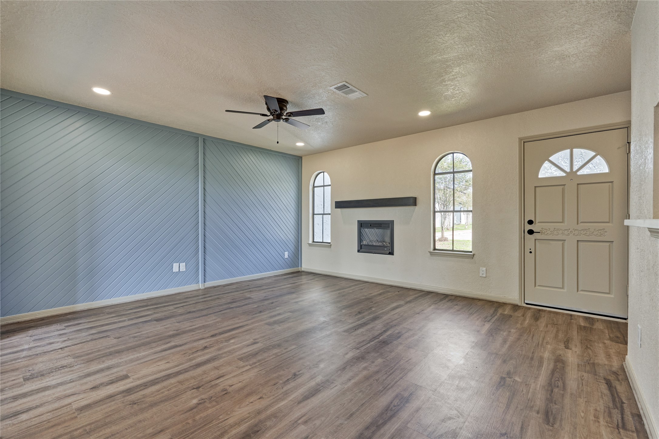 100 La Costa Drive, Montgomery, TX 77356