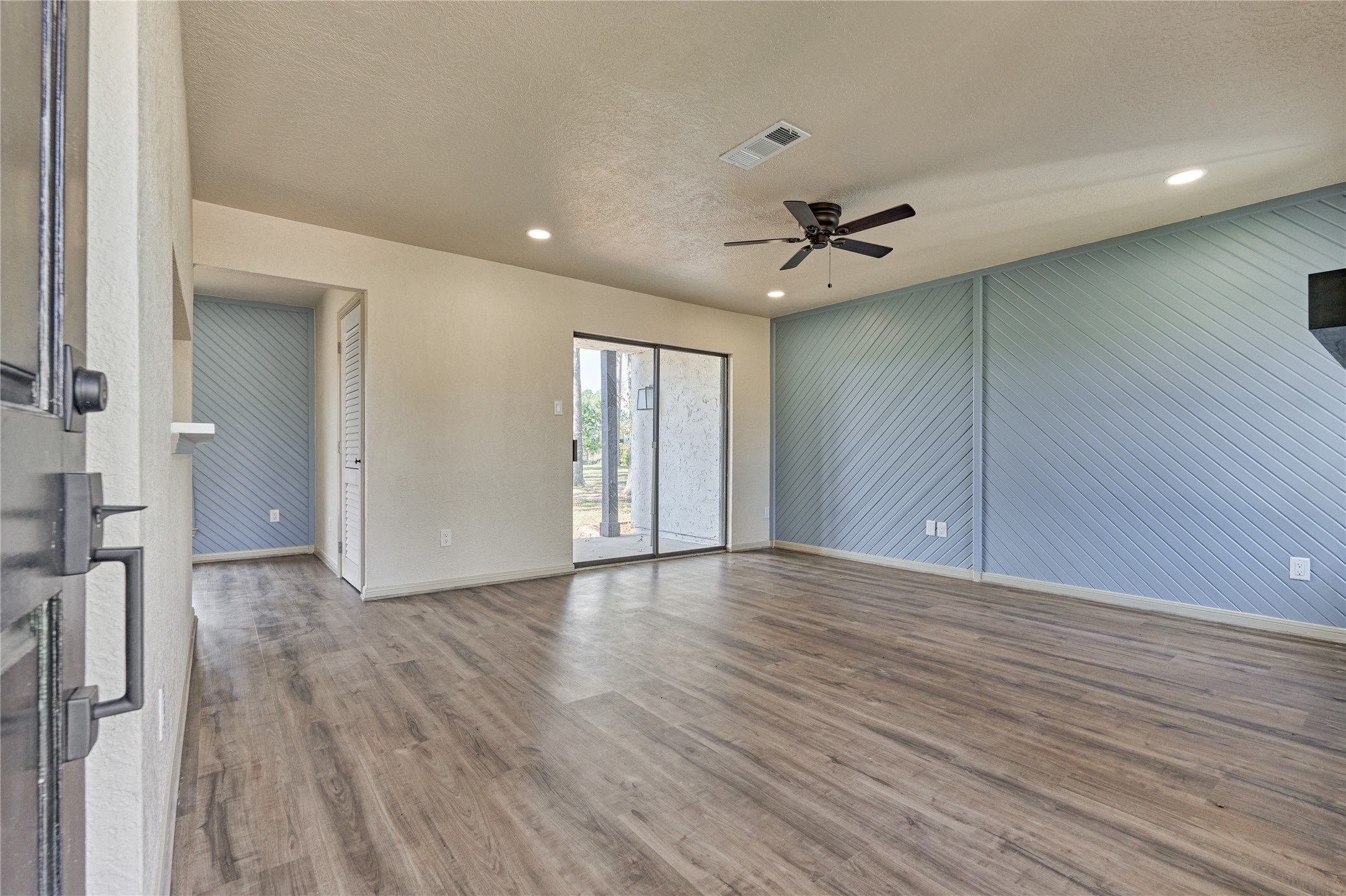 100 La Costa Drive, Montgomery, TX 77356
