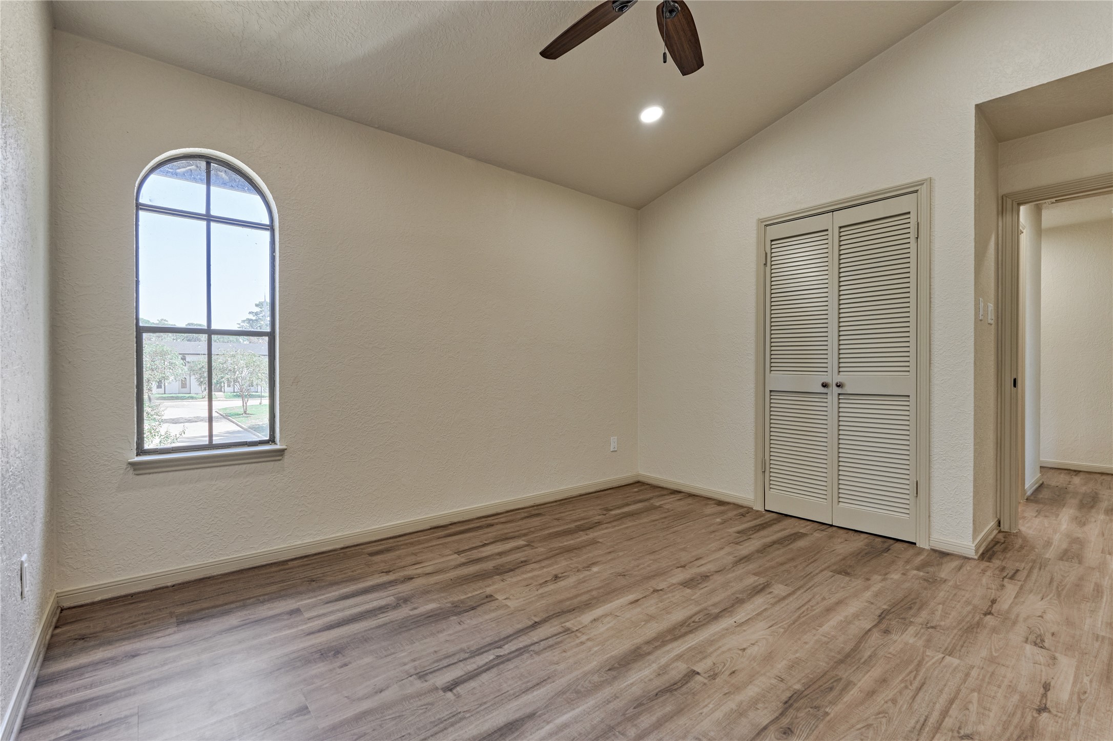 100 La Costa Drive, Montgomery, TX 77356