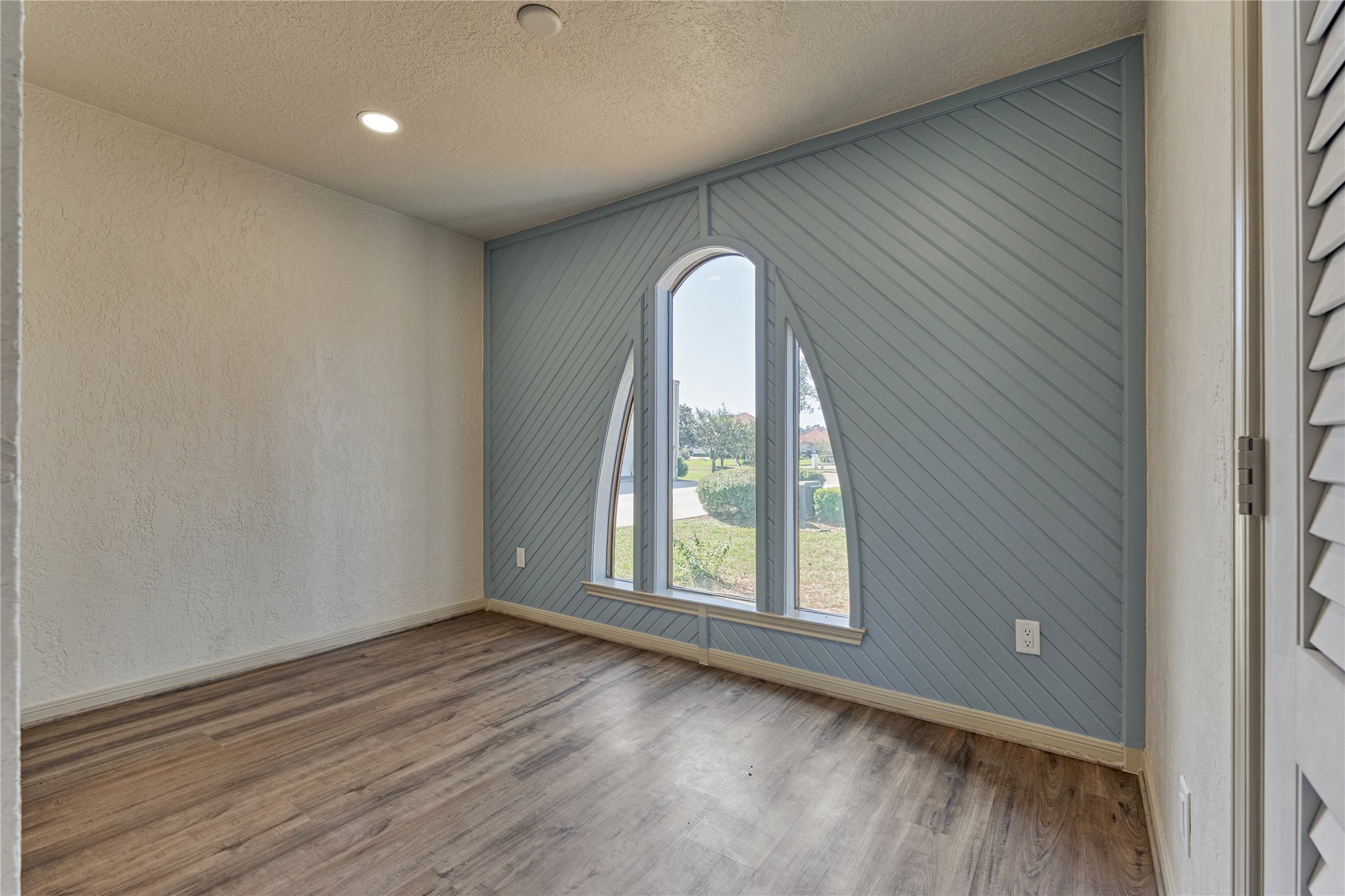 100 La Costa Drive, Montgomery, TX 77356