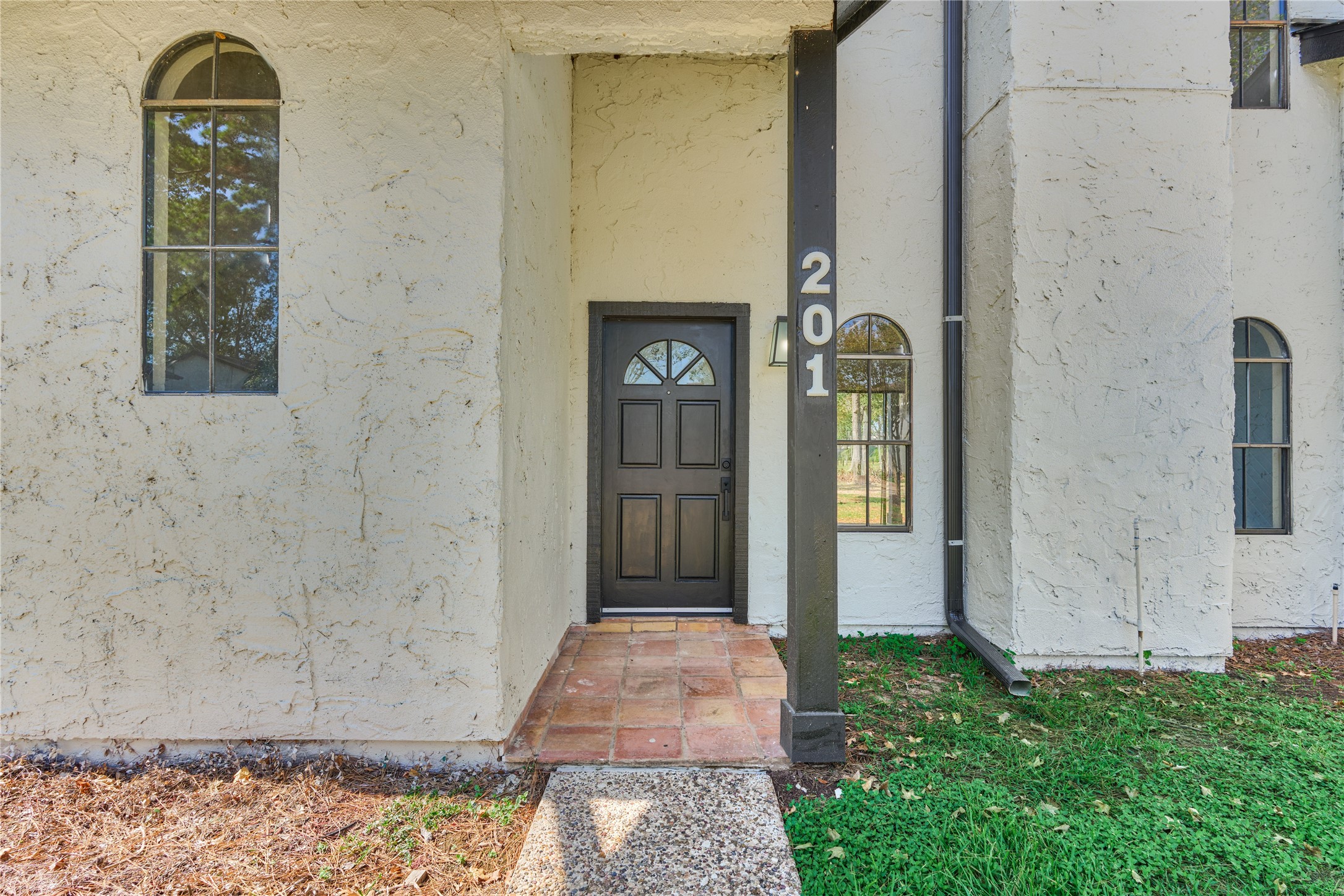 100 La Costa Drive, Montgomery, TX 77356