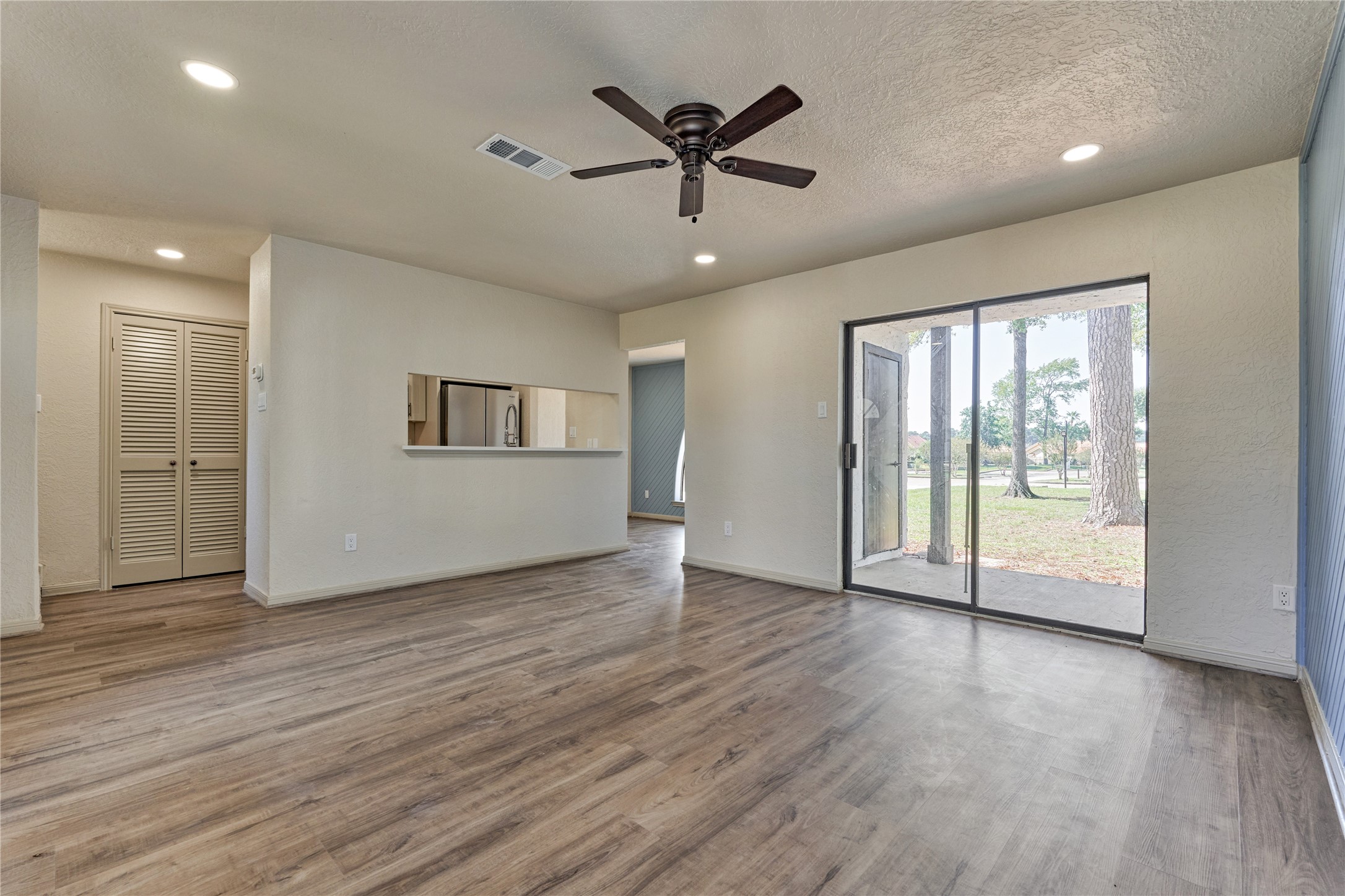 100 La Costa Drive, Montgomery, TX 77356