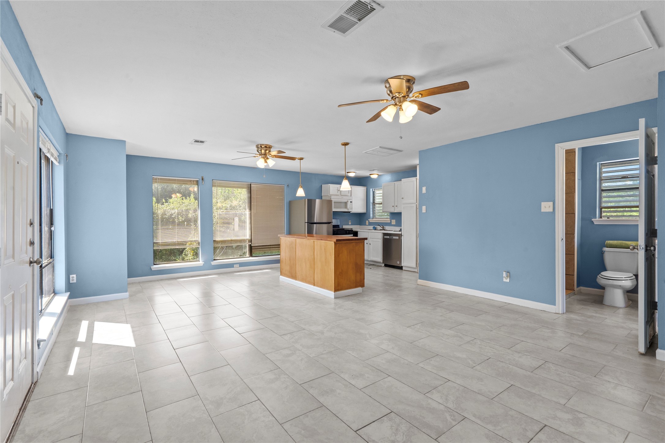 7316 Overton Street, Hitchcock, TX 77563