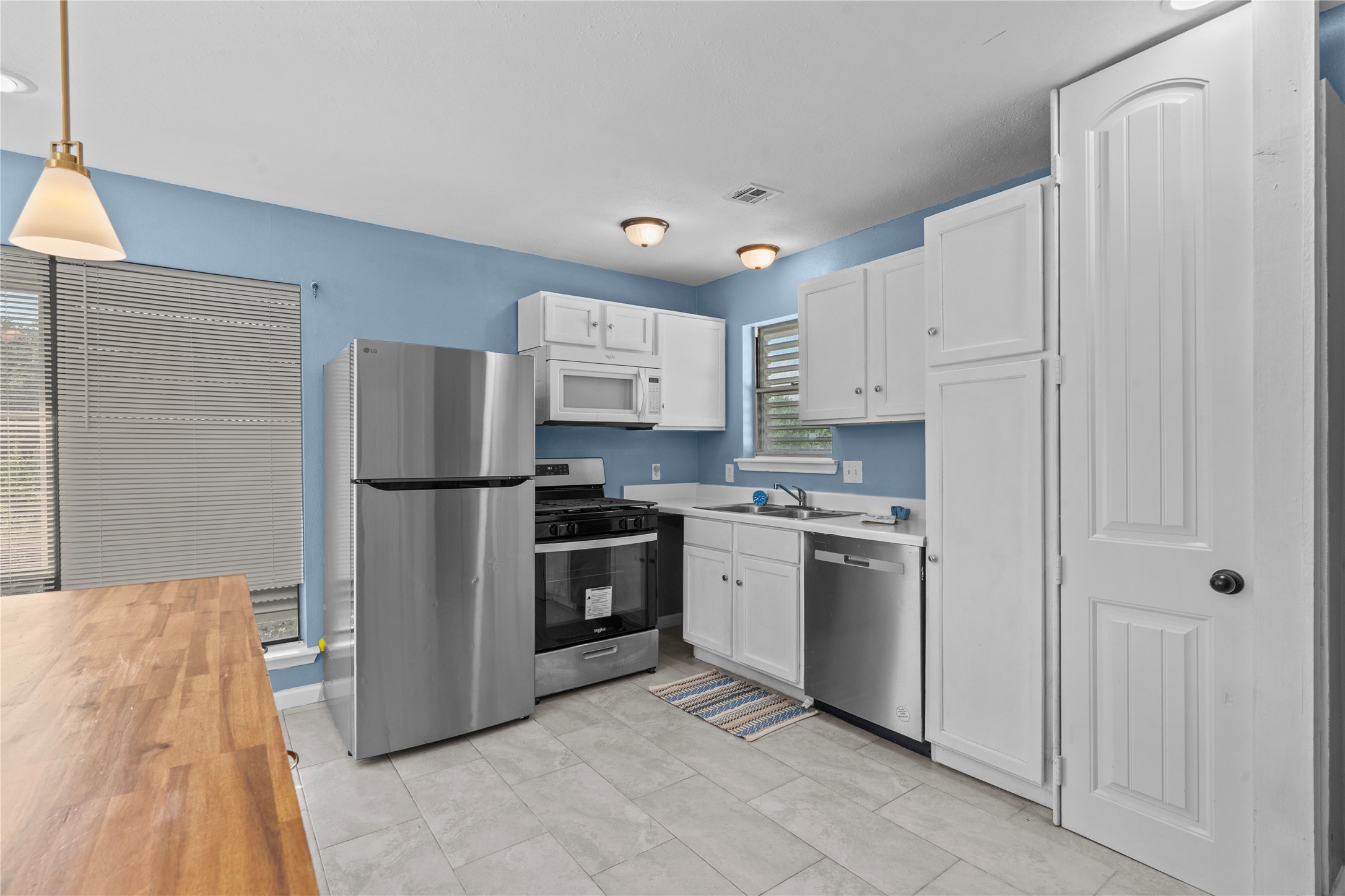 7316 Overton Street, Hitchcock, TX 77563