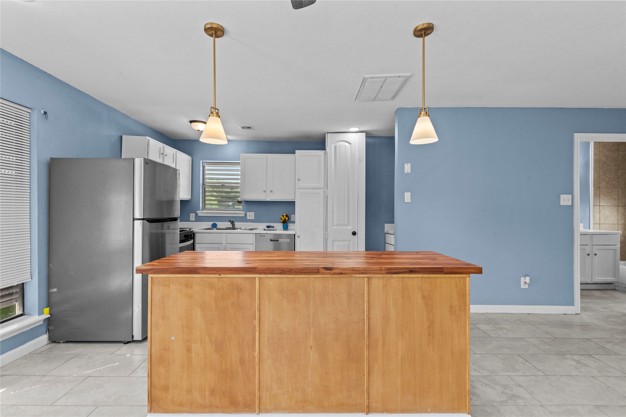 7316 Overton Street, Hitchcock, TX 77563