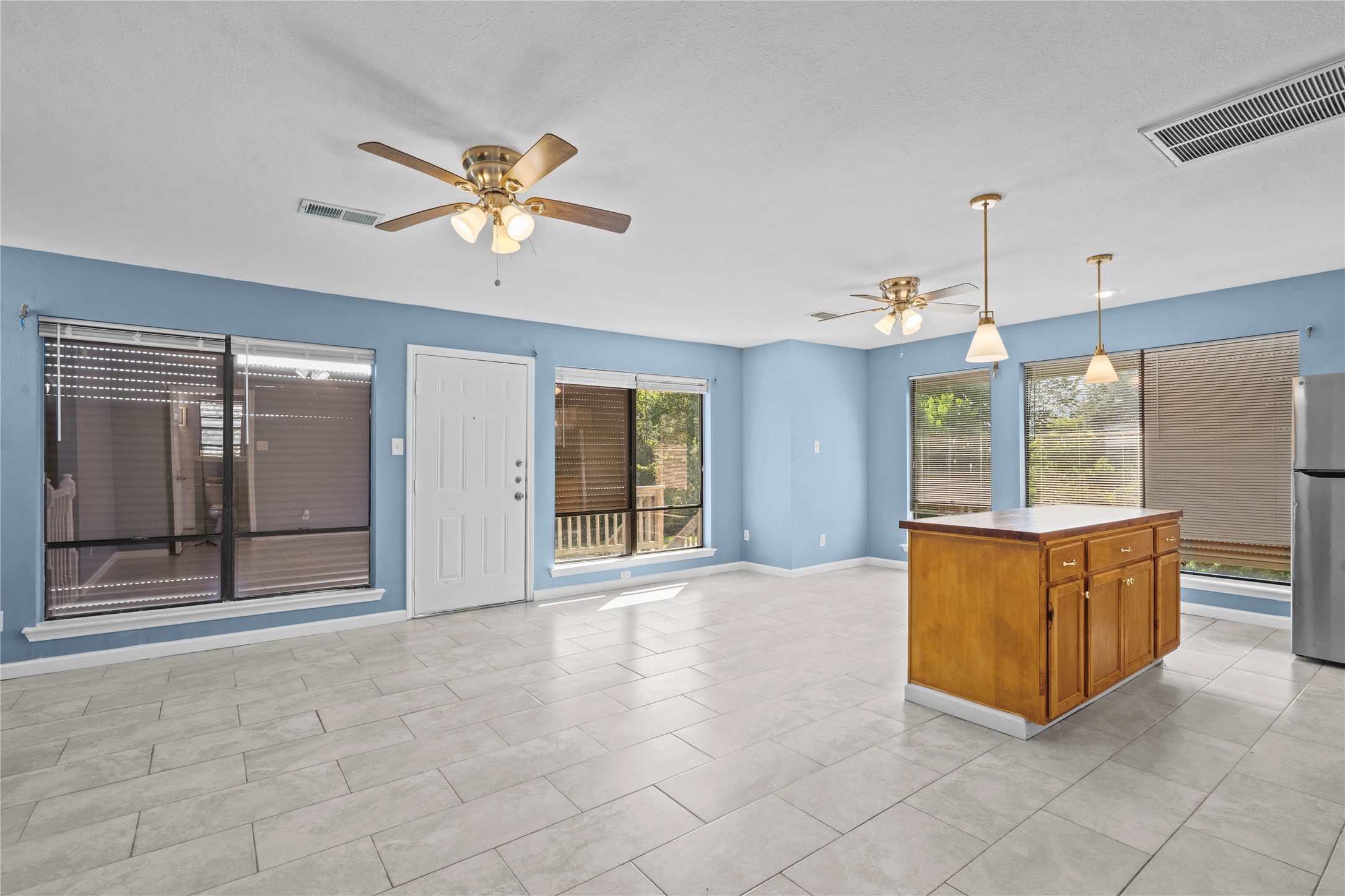 7316 Overton Street, Hitchcock, TX 77563