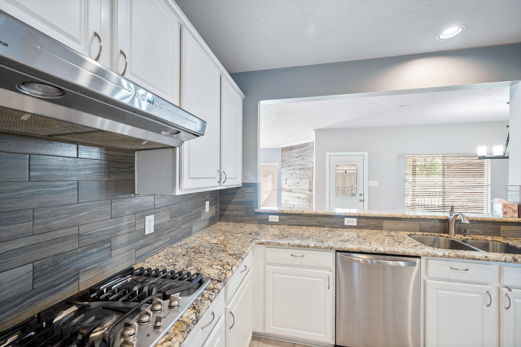 11919 Lakewood Hills Drive, Tomball, TX 77377