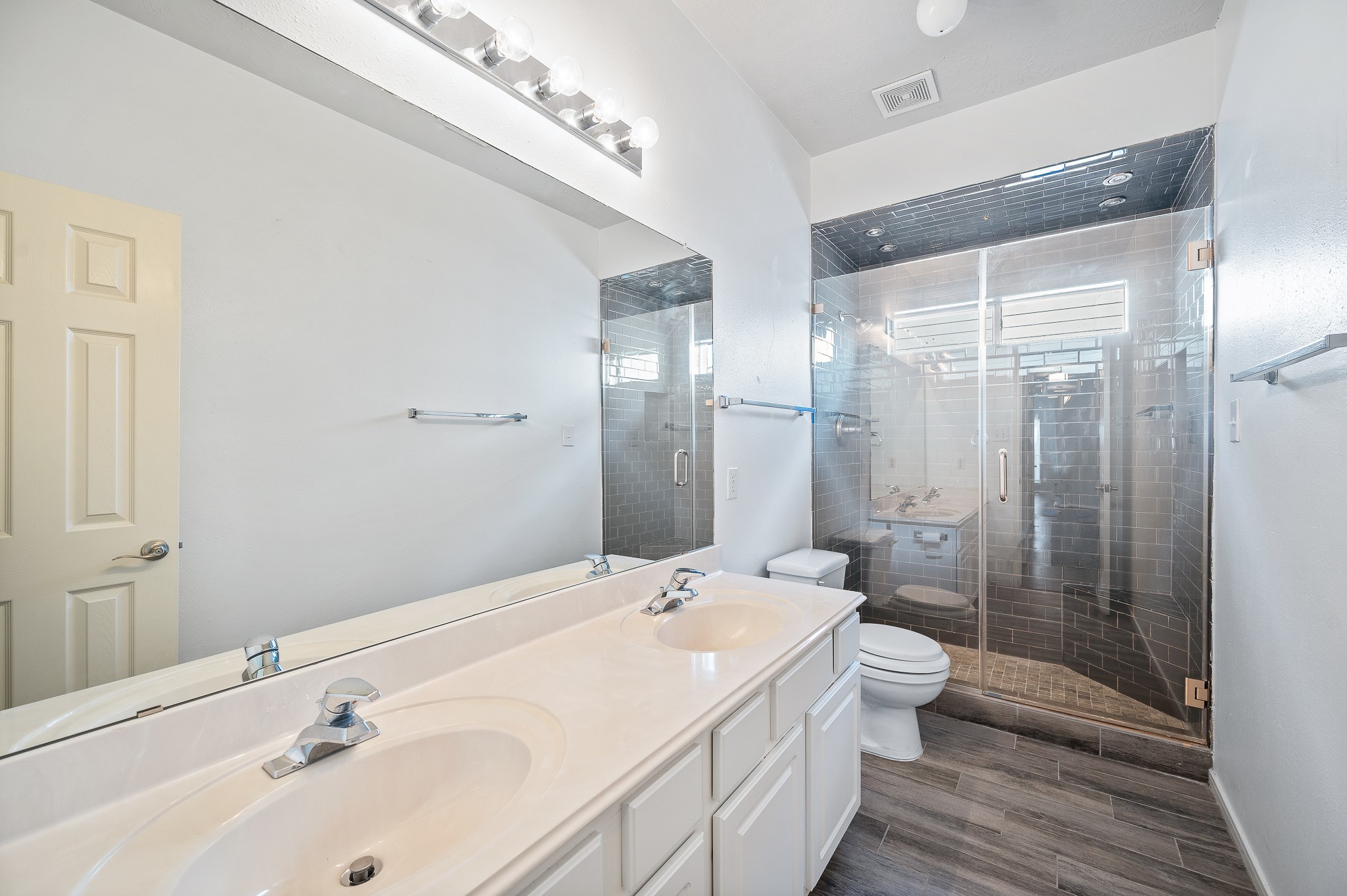 11919 Lakewood Hills Drive, Tomball, TX 77377