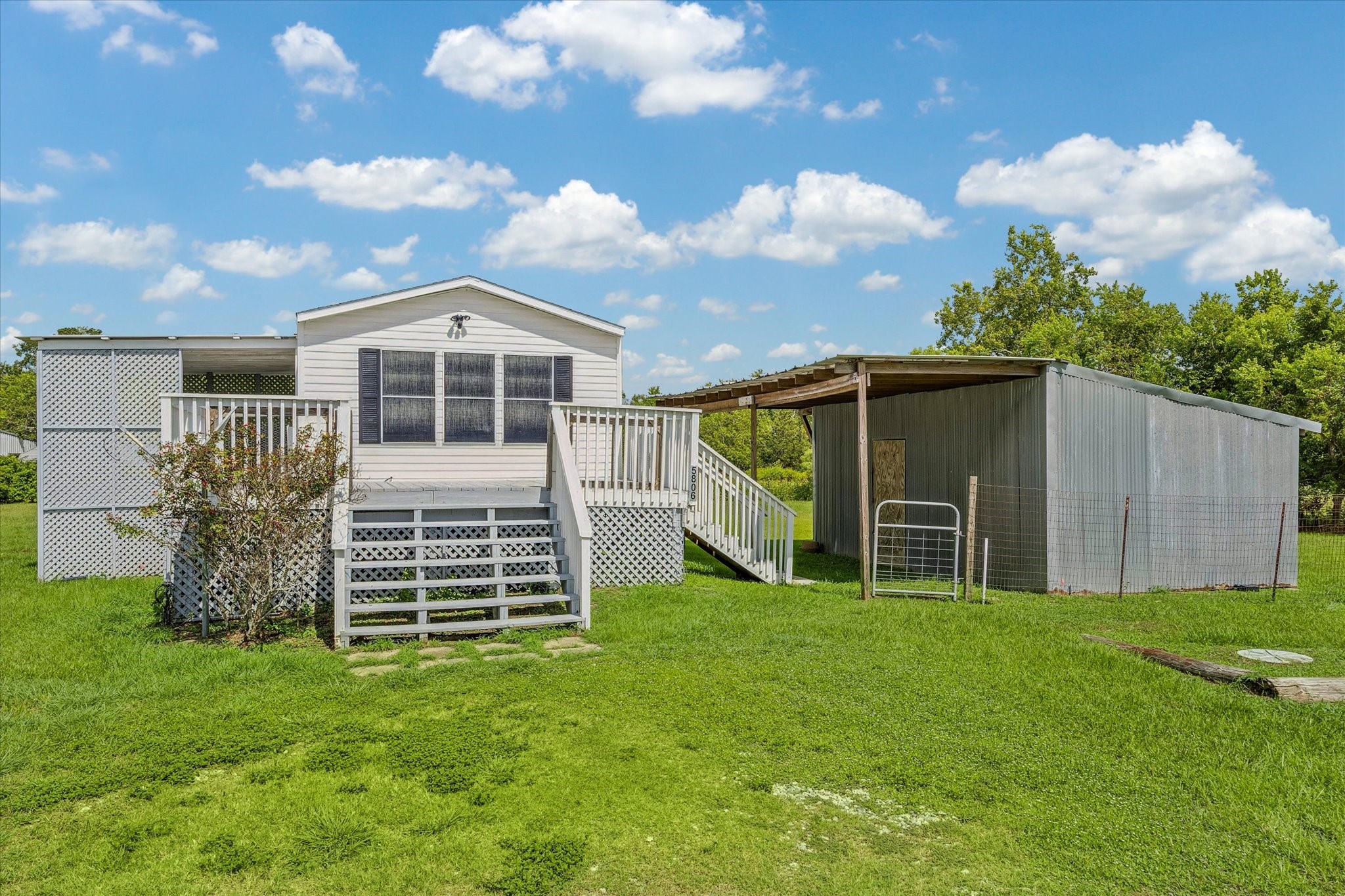 5806-A S Highway 35, Alvin, TX 77511 5806-A S Highway 35, Alvin, TX 77511
