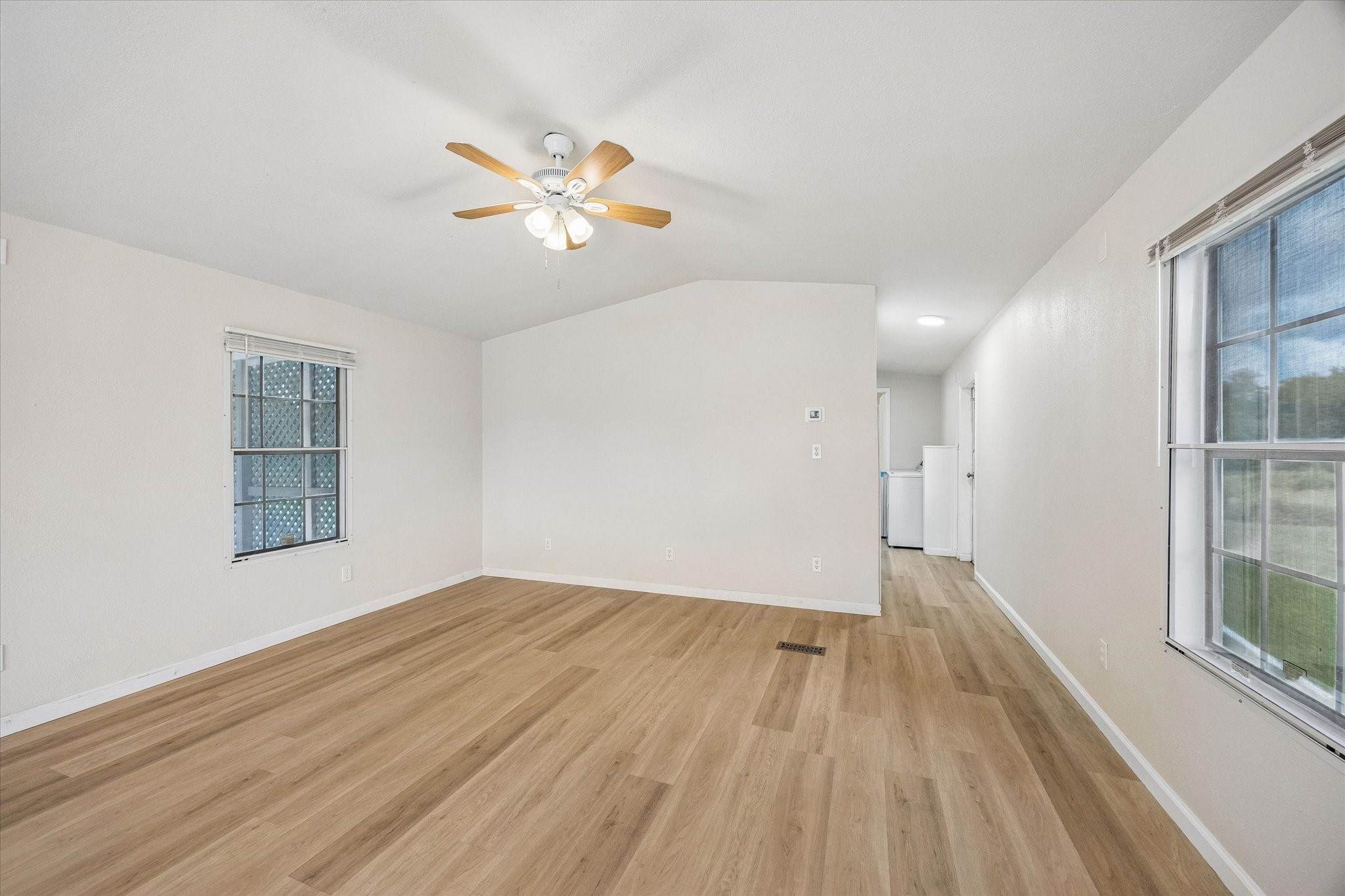 5806-A S Highway 35, Alvin, TX 77511