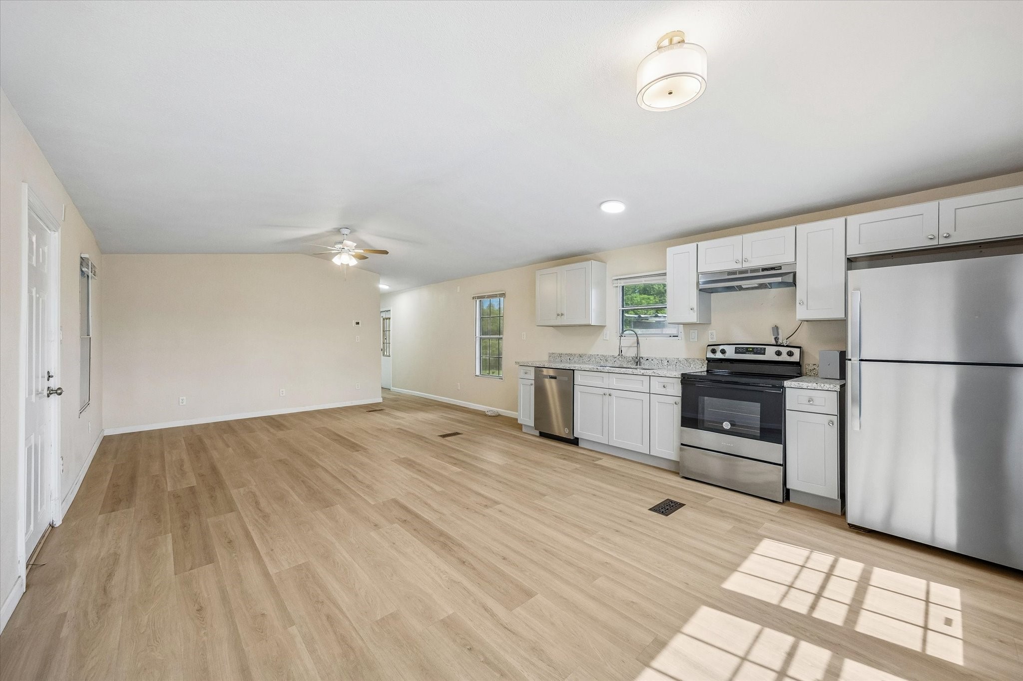 5806-A S Highway 35, Alvin, TX 77511