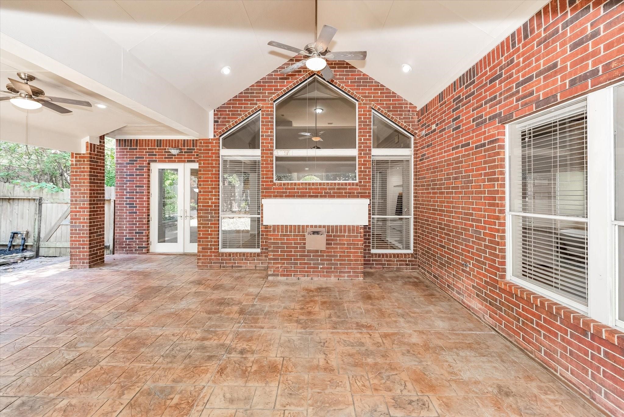 You will make amazing memories here and have a lot of fun on this sprawling covered patio with outdoor surround sound, recessed lighting and ceilings fans.