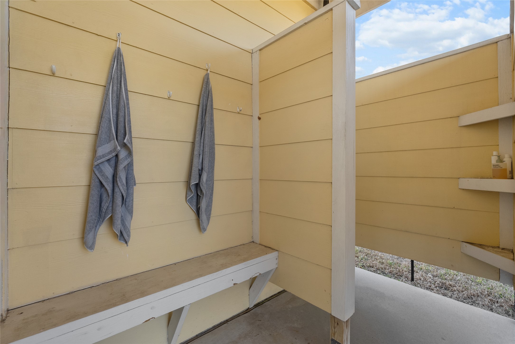 16610 Jolly Roger Road, Jamaica Beach, TX 77554
