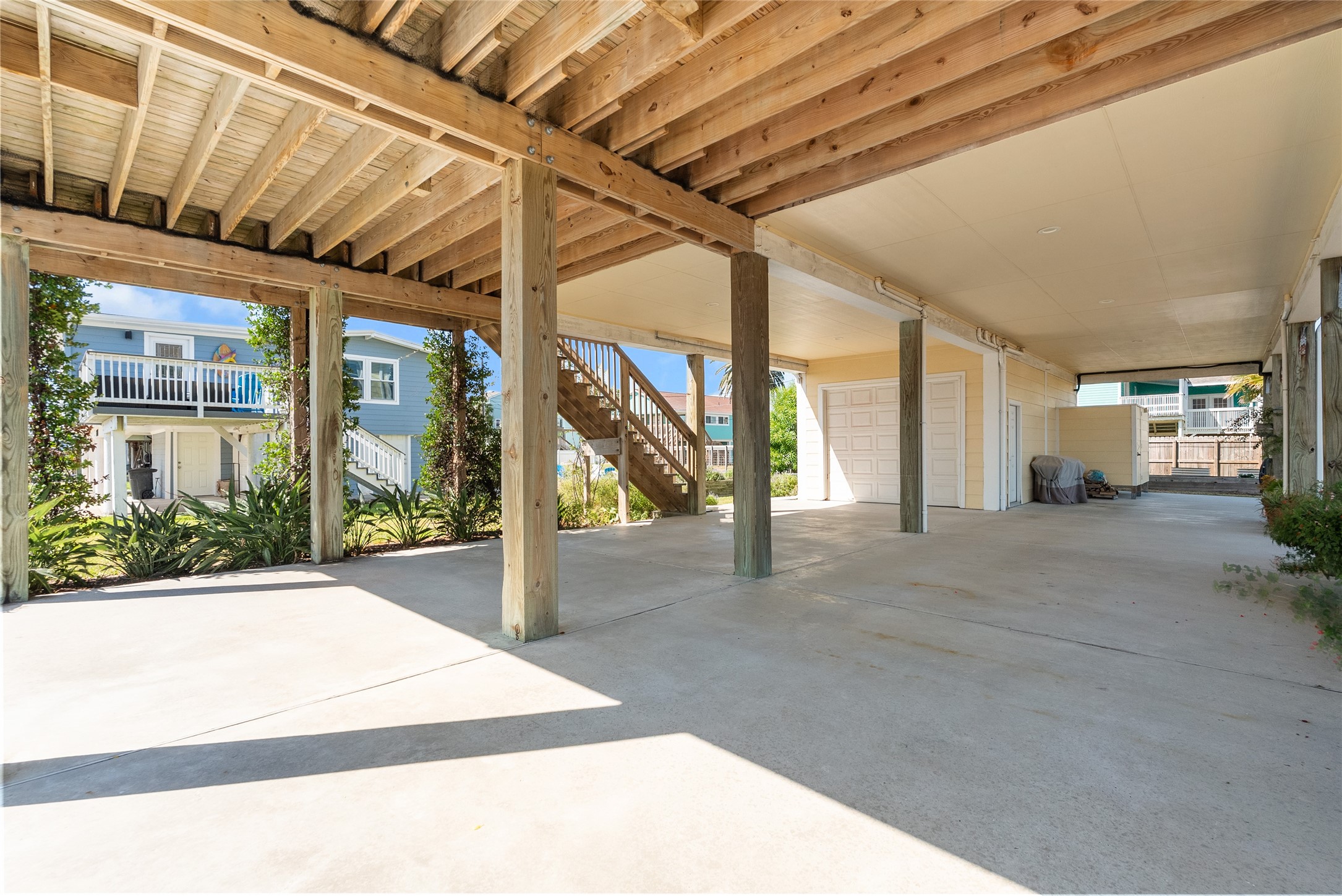 16610 Jolly Roger Road, Jamaica Beach, TX 77554