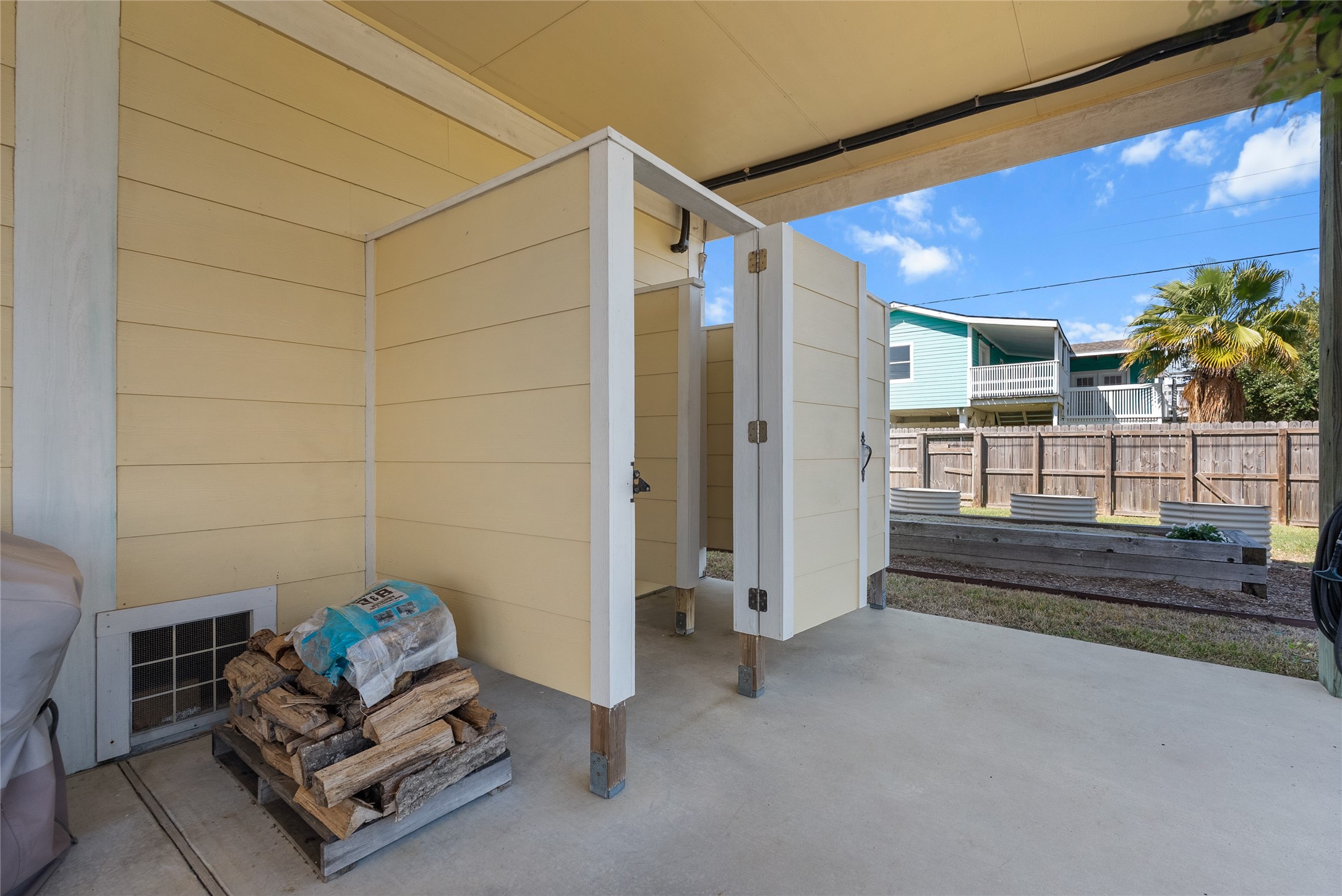 16610 Jolly Roger Road, Jamaica Beach, TX 77554