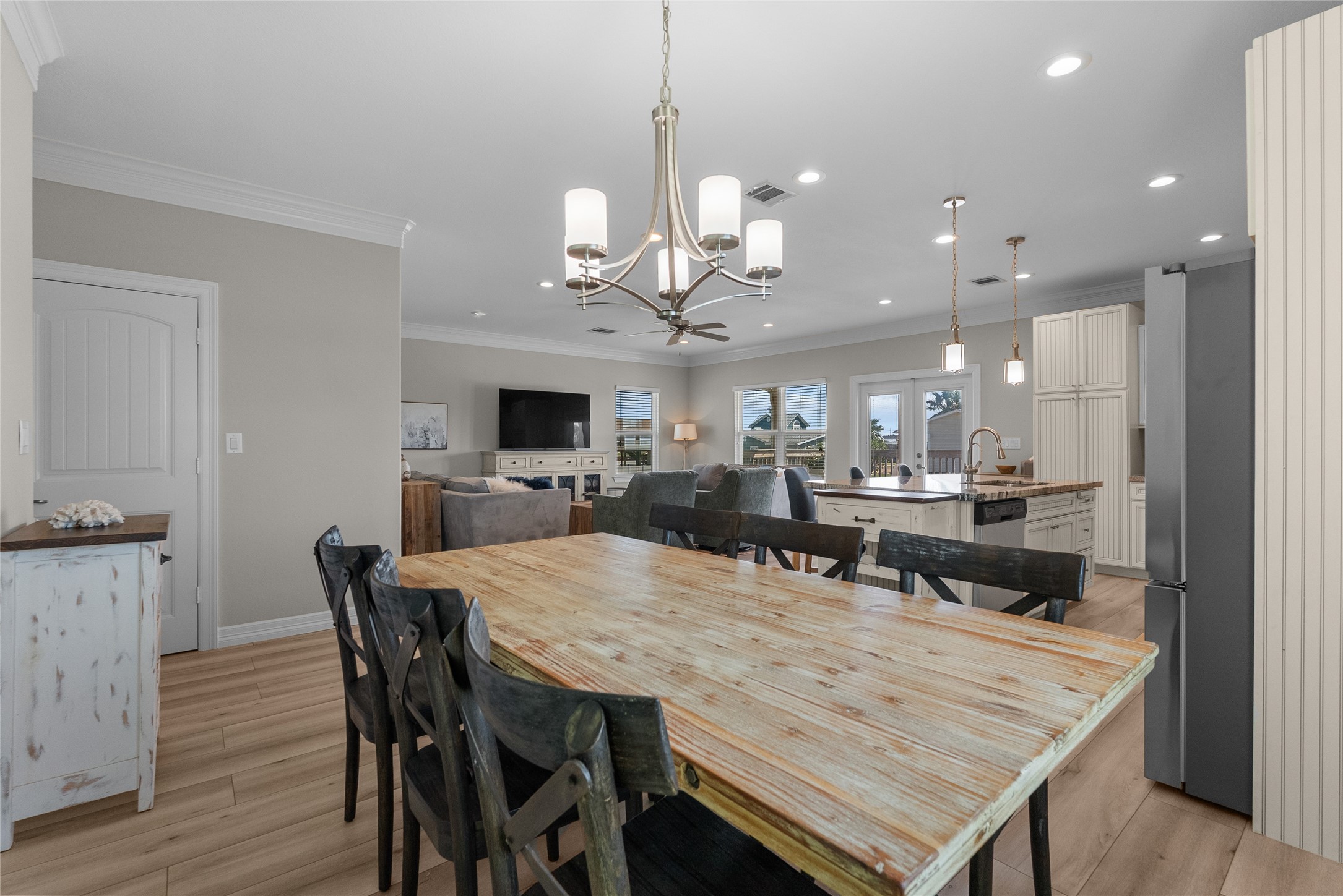 16610 Jolly Roger Road, Jamaica Beach, TX 77554