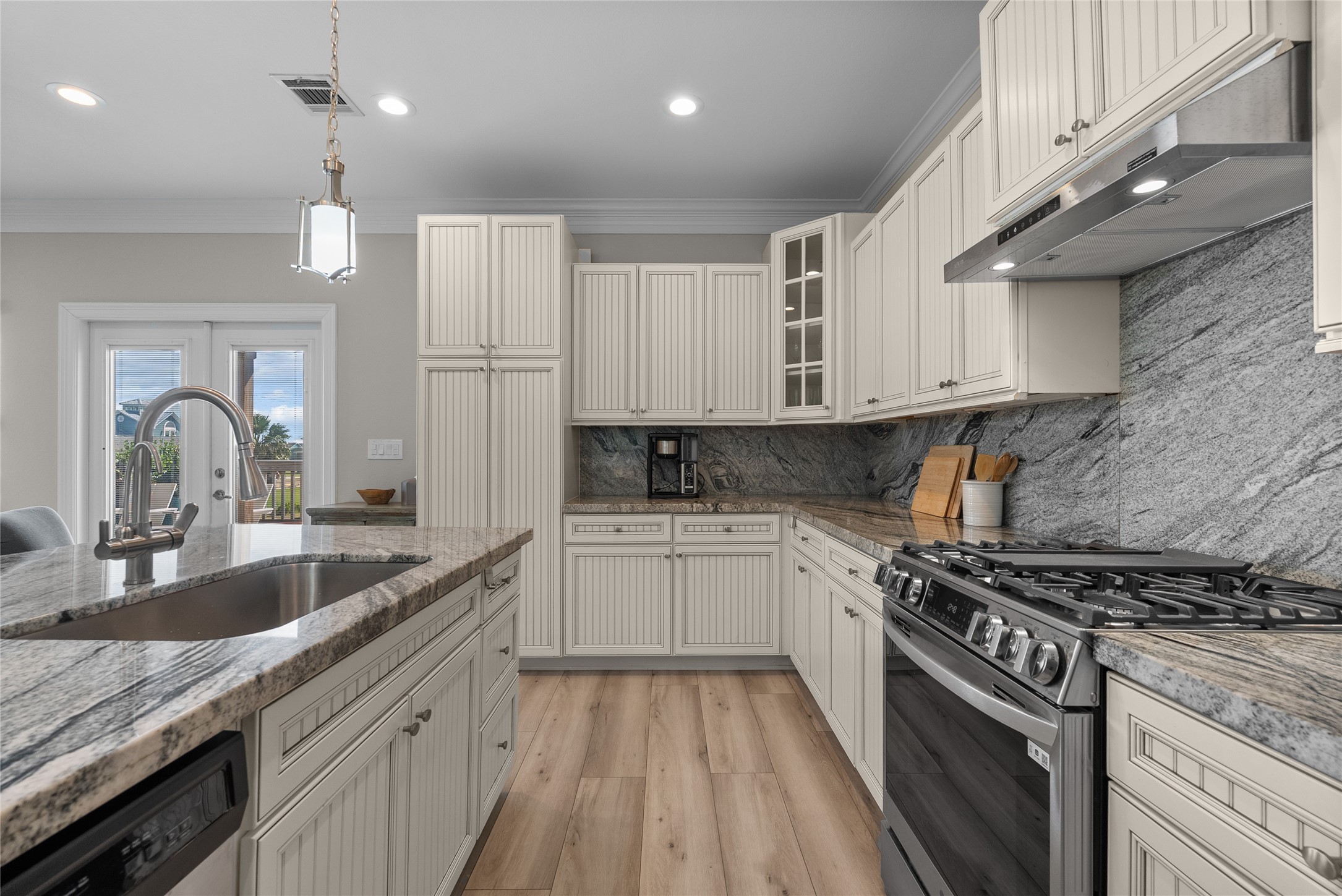 16610 Jolly Roger Road, Jamaica Beach, TX 77554