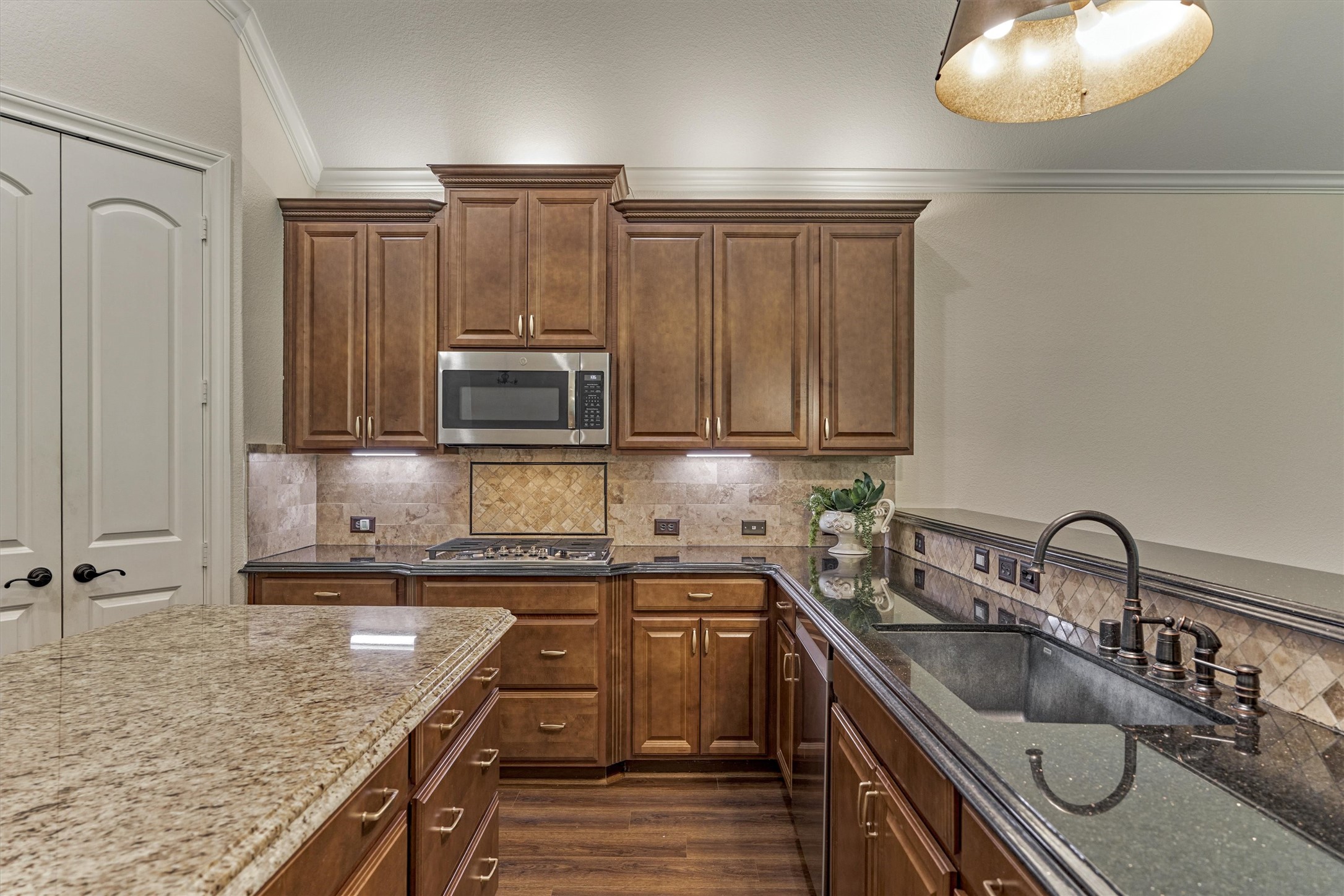Stainless steel appliances and plenty of storage space + a walk-in pantry!