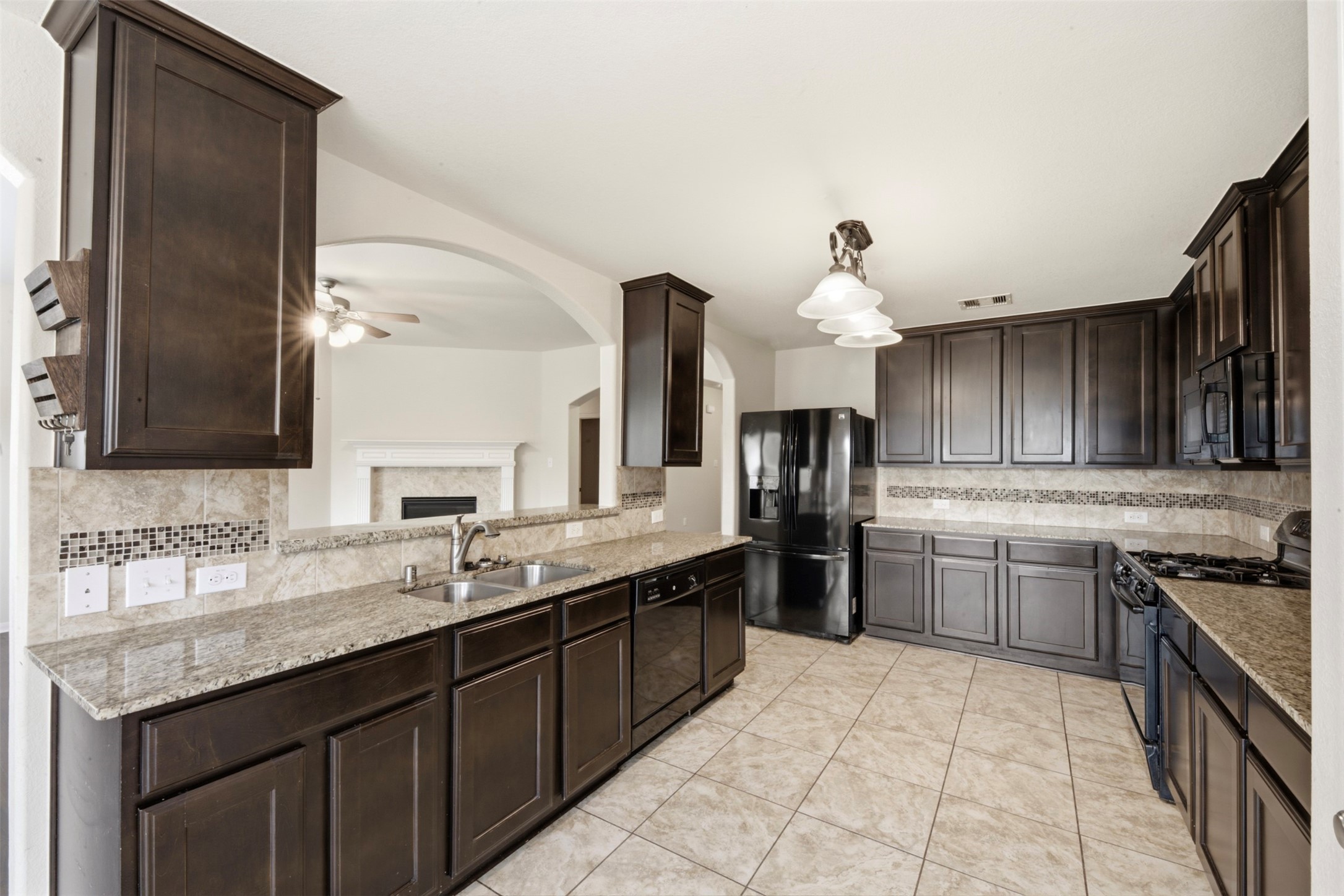 1284 Pinto Pass, Alvin, TX 77511