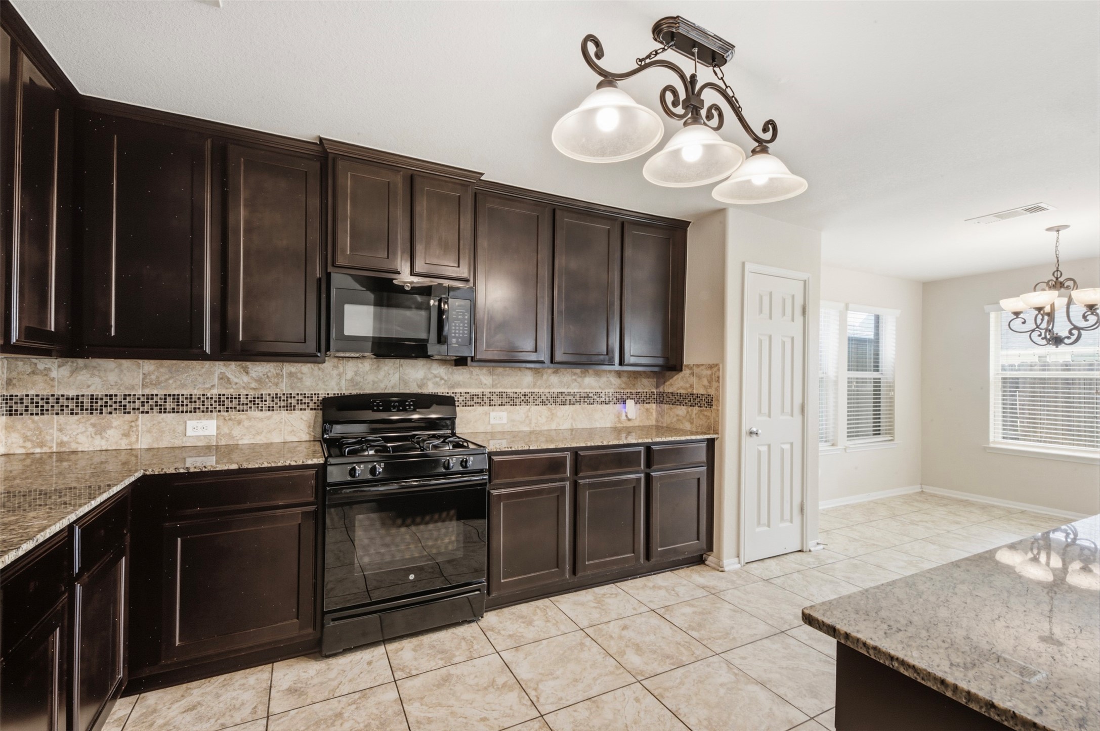 1284 Pinto Pass, Alvin, TX 77511