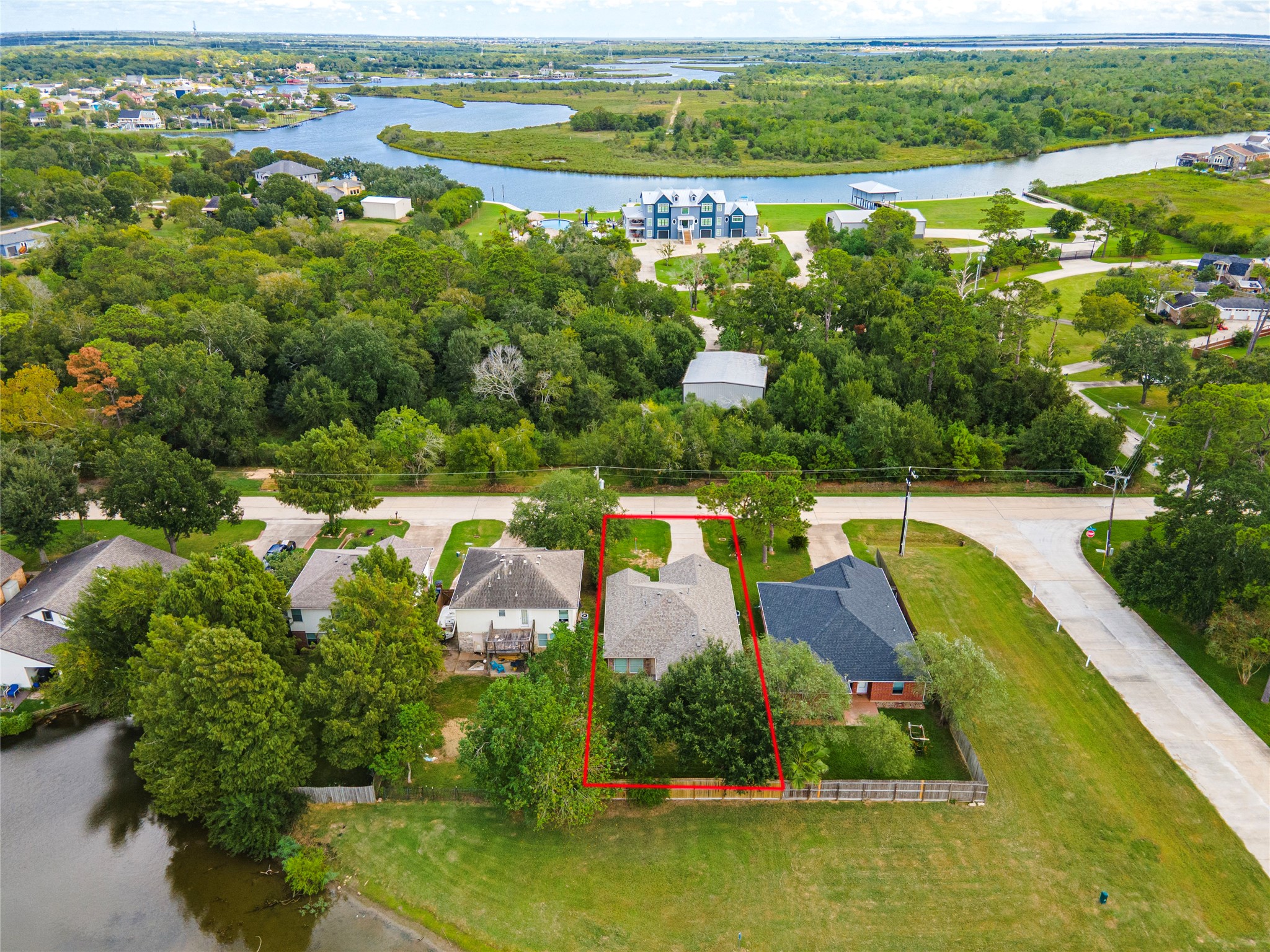 Welcome to coastal living in Dickinson Texas. Beautiful bayou surroundings in the area.