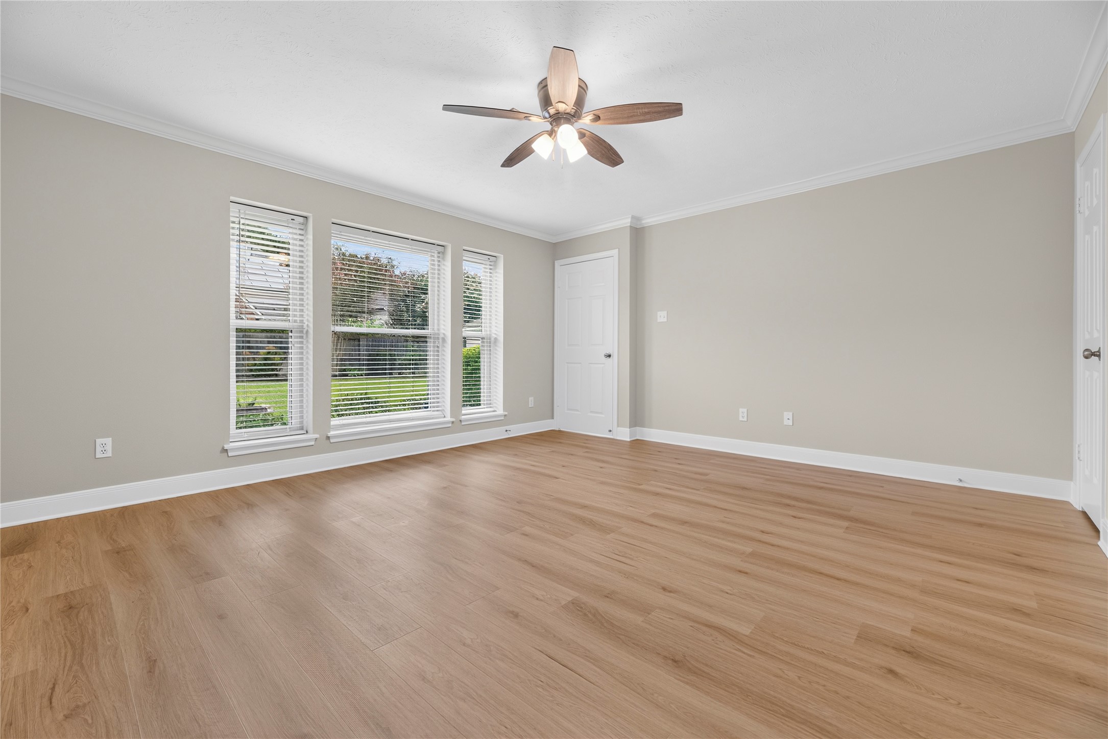 This dreamy owners retreat gives you room to stretch out, slow down & truly relax. Soft neutral finishes, updated LVP flooring & updated windows invite natural light and set a restful tone, while 3 walk-in closets & an updated ensuite bathroom make daily routines feel wonderfully indulgent.